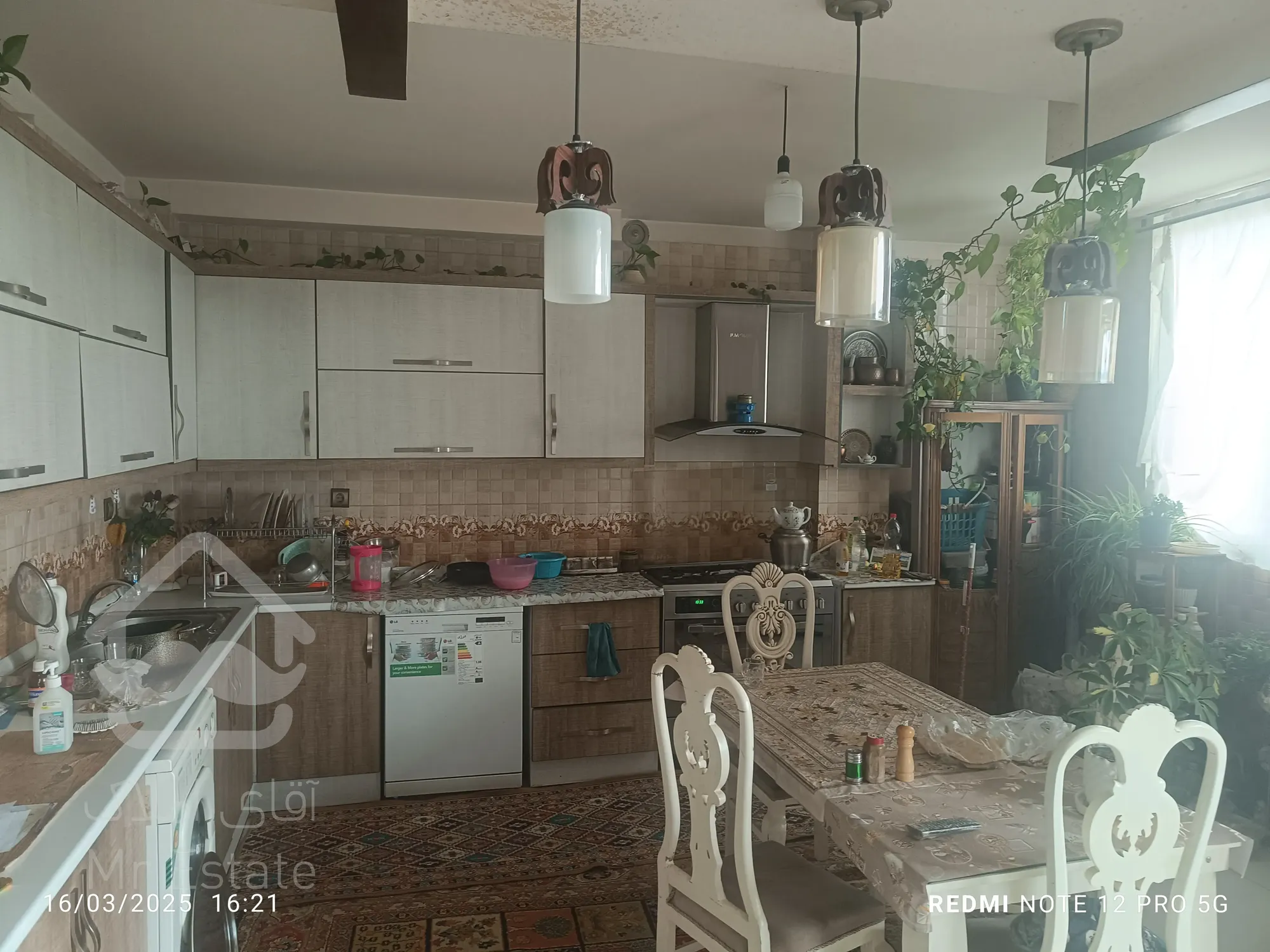 طبقه اول پانصد و طبقه دوم چهارصد