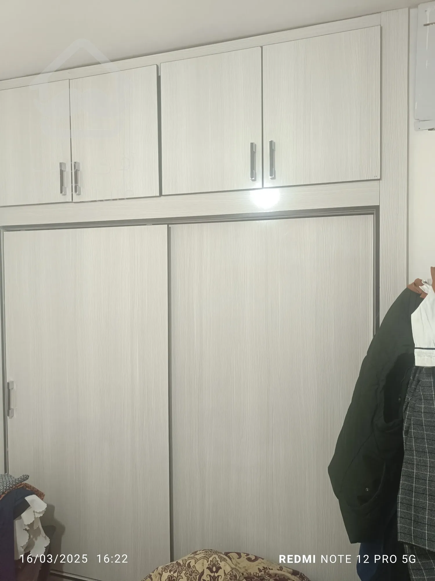 طبقه اول پانصد و طبقه دوم چهارصد