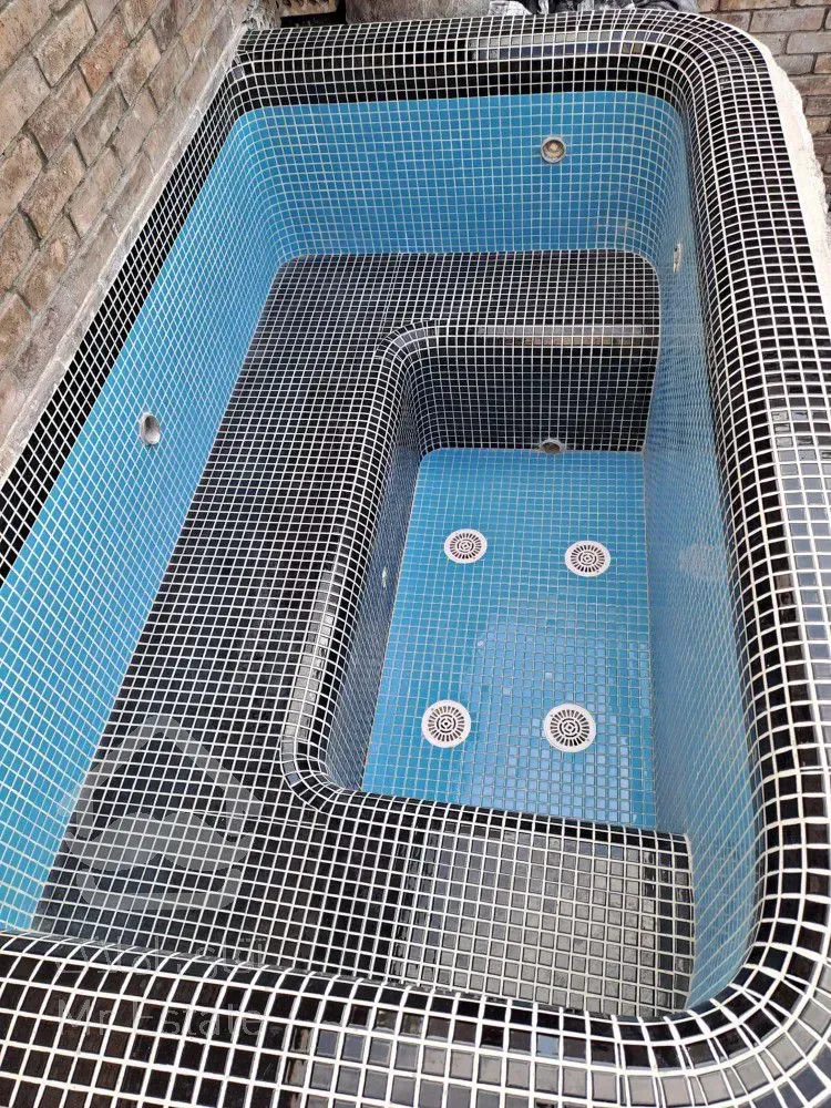 کاشی وسرامیک کاری استخر وجکوزی