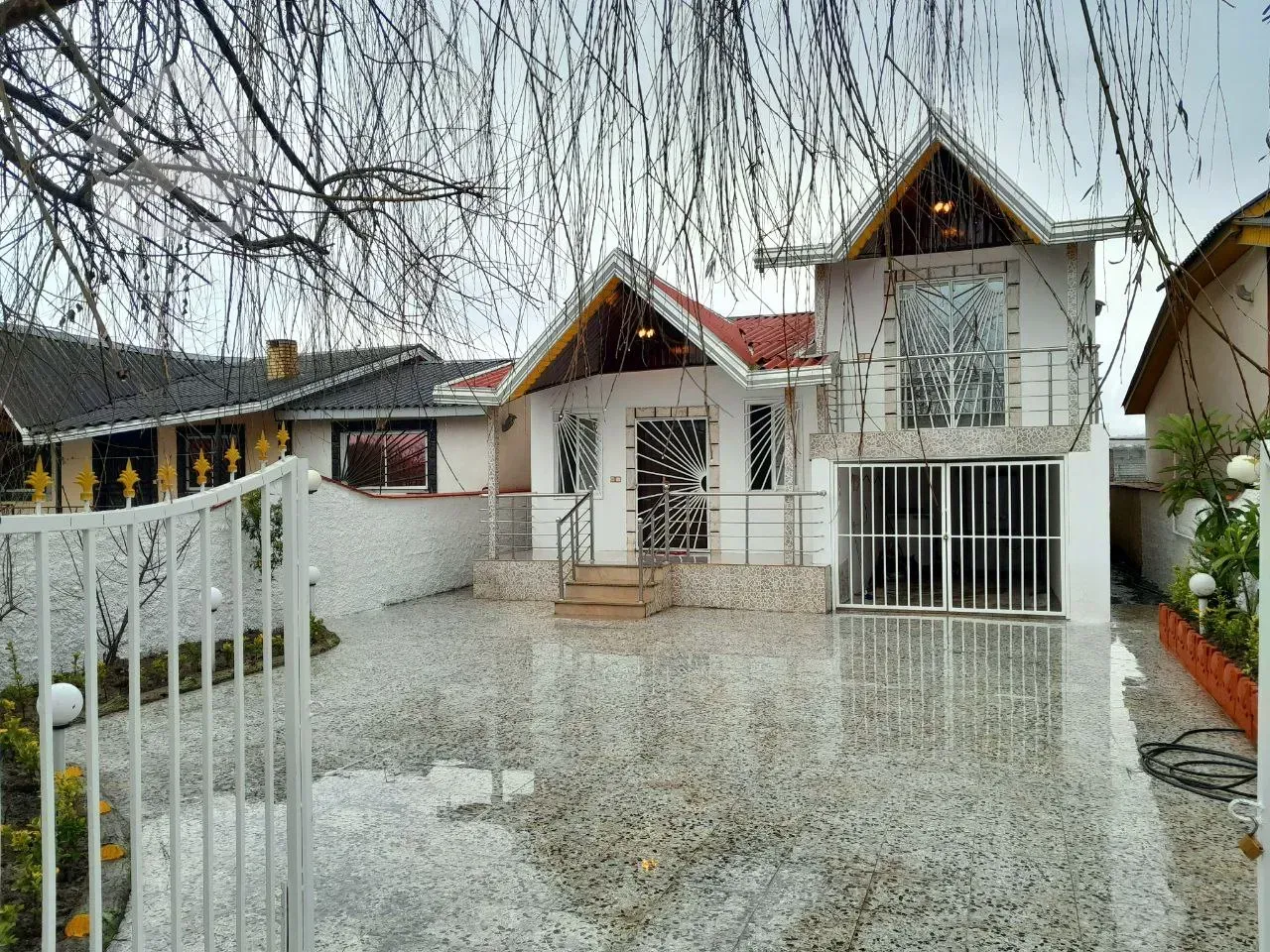 ویلا نیم‌پیلوت مدرن