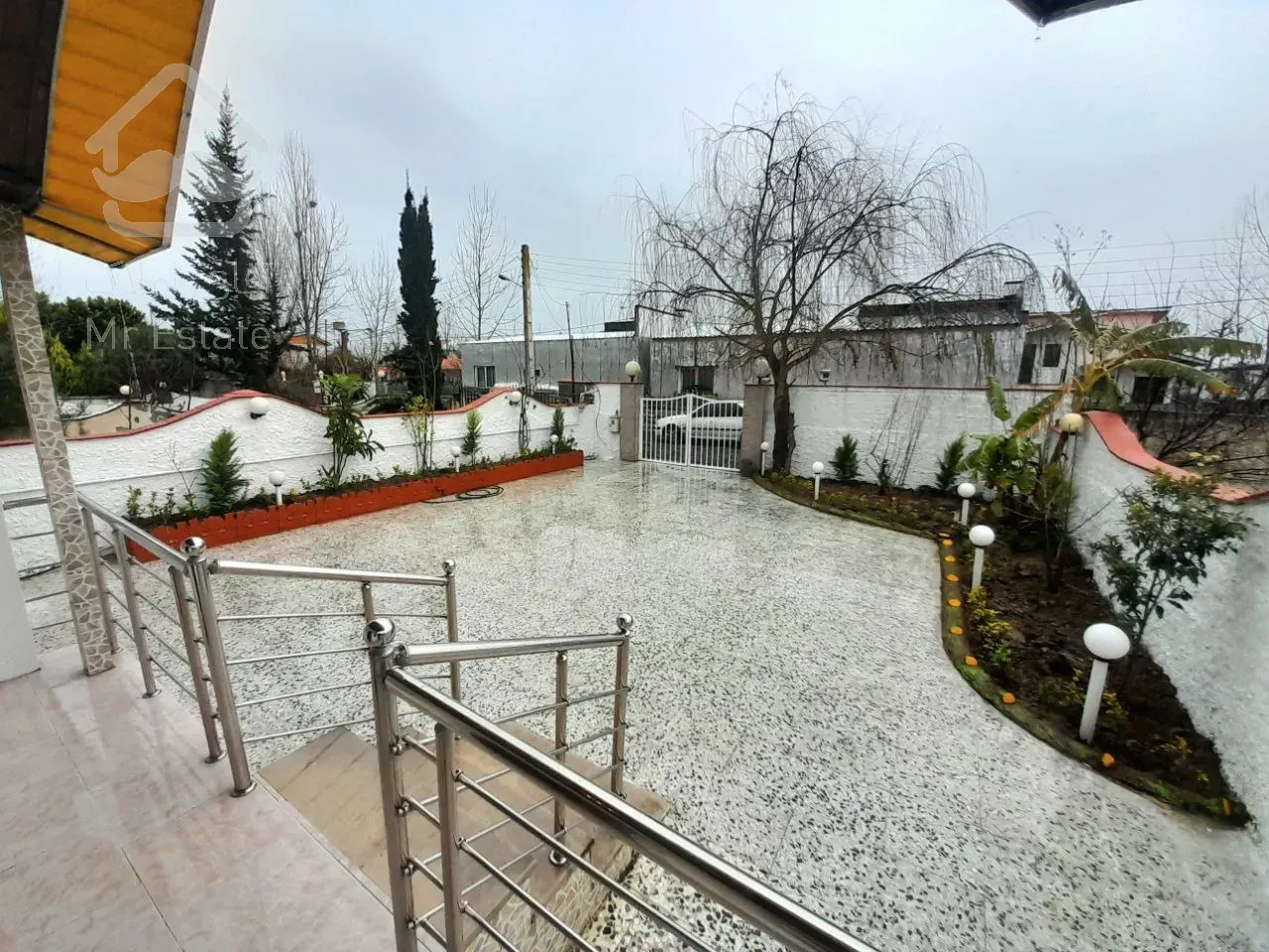 ویلا نیم‌پیلوت مدرن