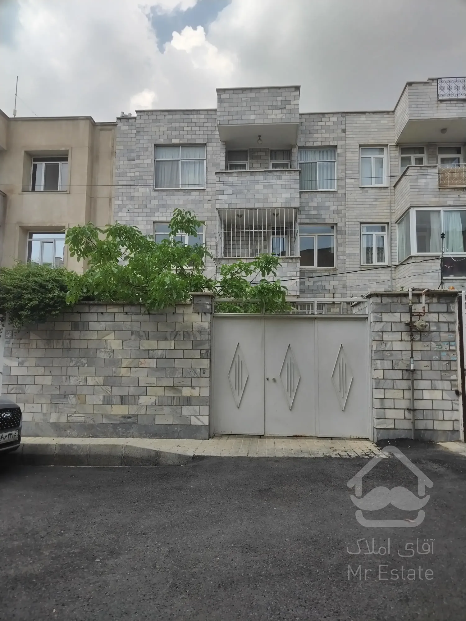 ویلایی یک از سه واحد سعادت آباد