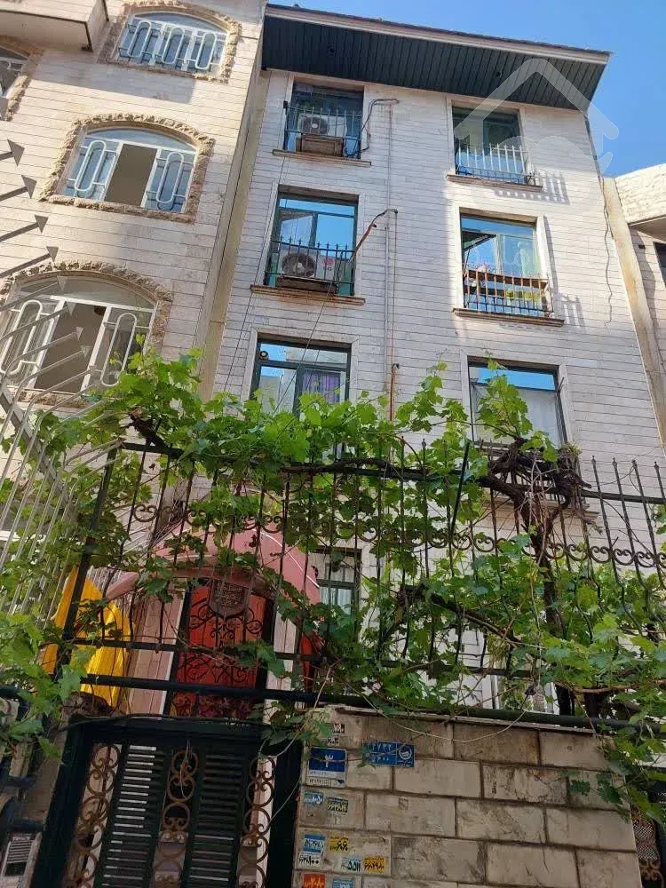 آپارتمان ۶۱ متری تک واحدی