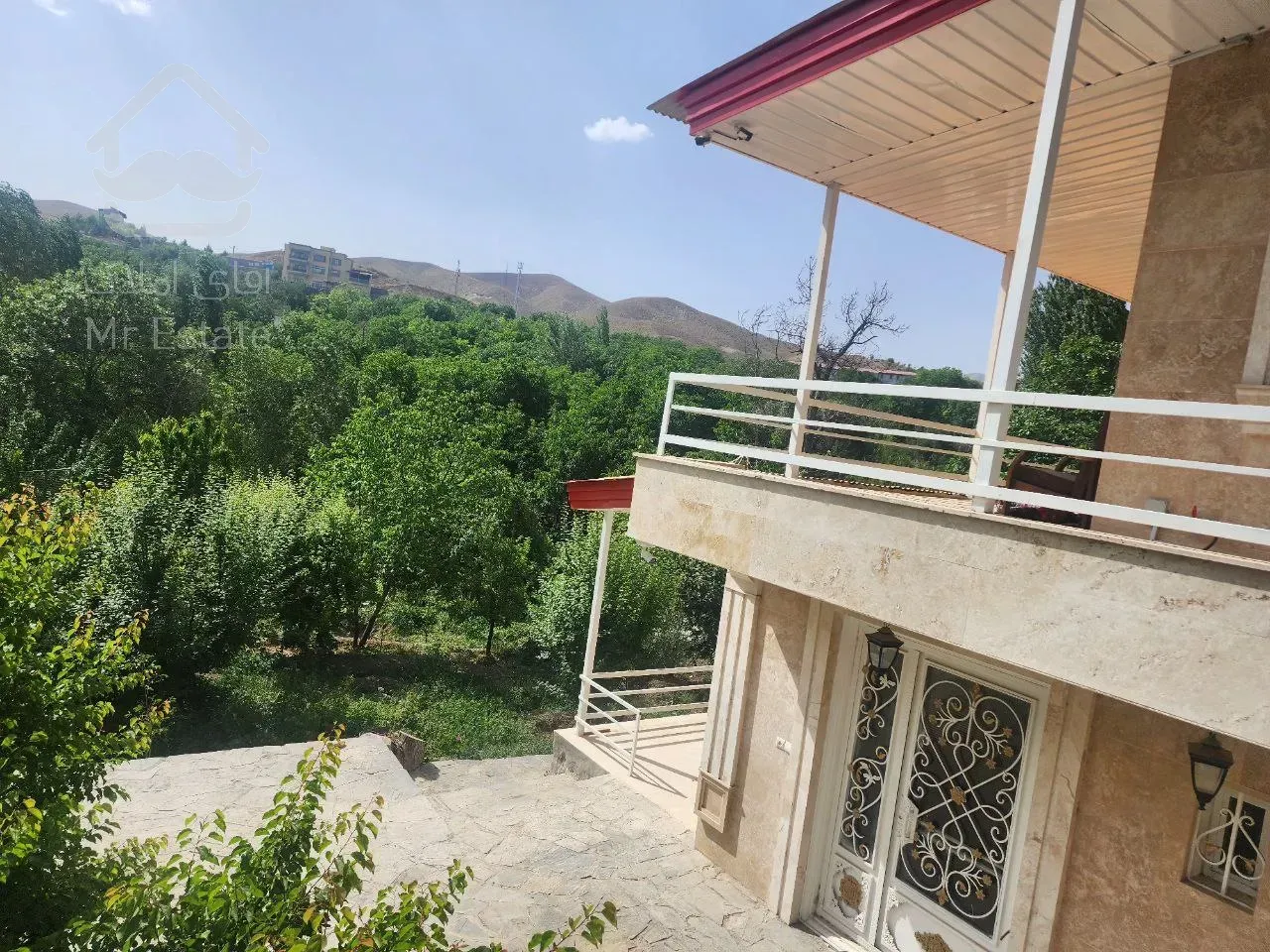 زمین ۱۴۰۰ متری با ویلای استخر دار