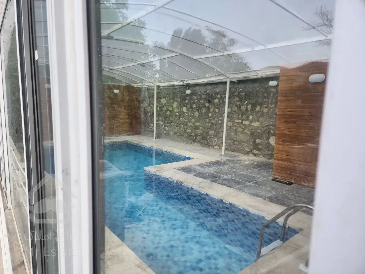 زمین ۱۴۰۰ متری با ویلای استخر دار