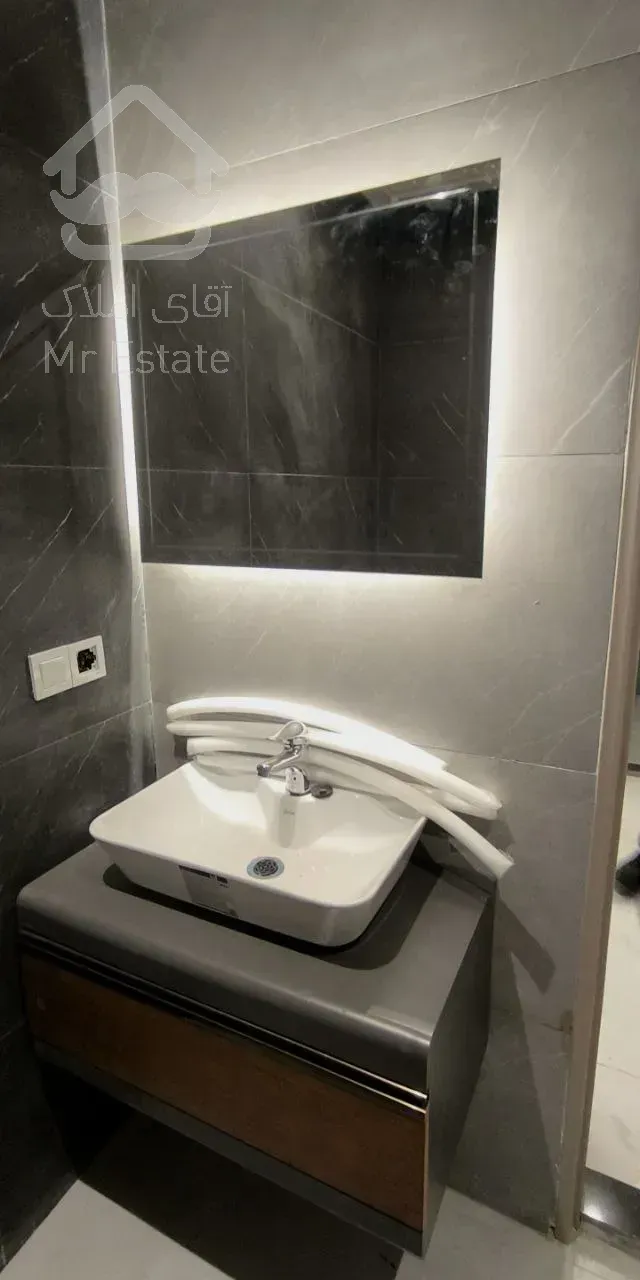 خاوران ۹۵ متر کلید نخورده، نورگیر دو طرفه داکت اسپلیت