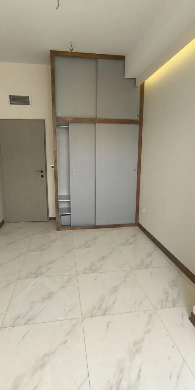 خاوران ۹۵ متر کلید نخورده، نورگیر دو طرفه داکت اسپلیت