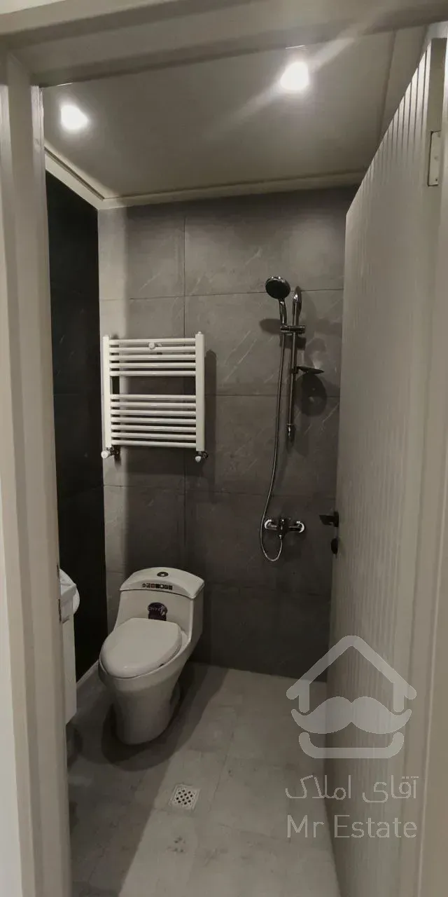 خاوران ۹۵ متر کلید نخورده، نورگیر دو طرفه داکت اسپلیت