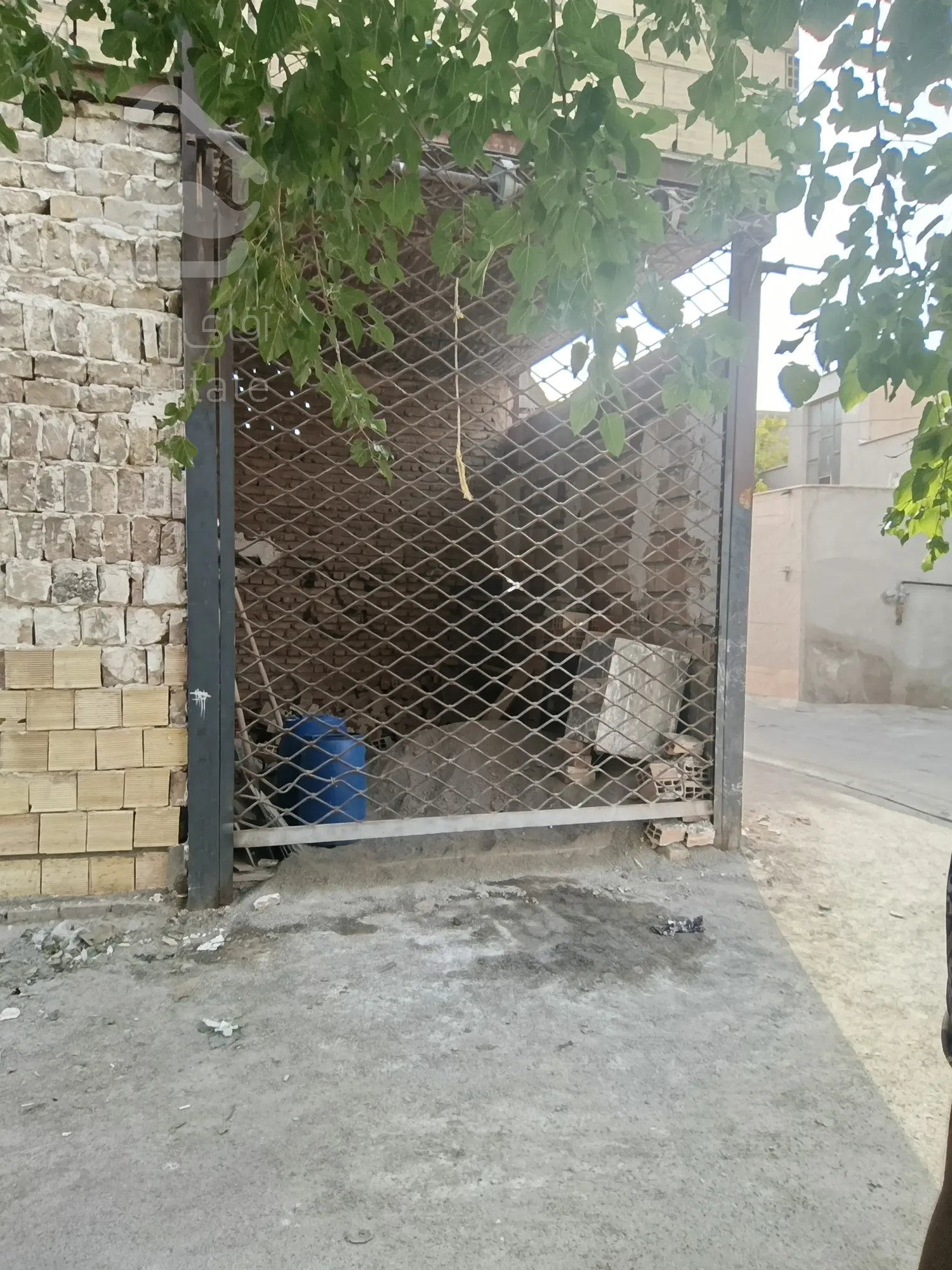 یک باب مغازه بالوکیشن عالی