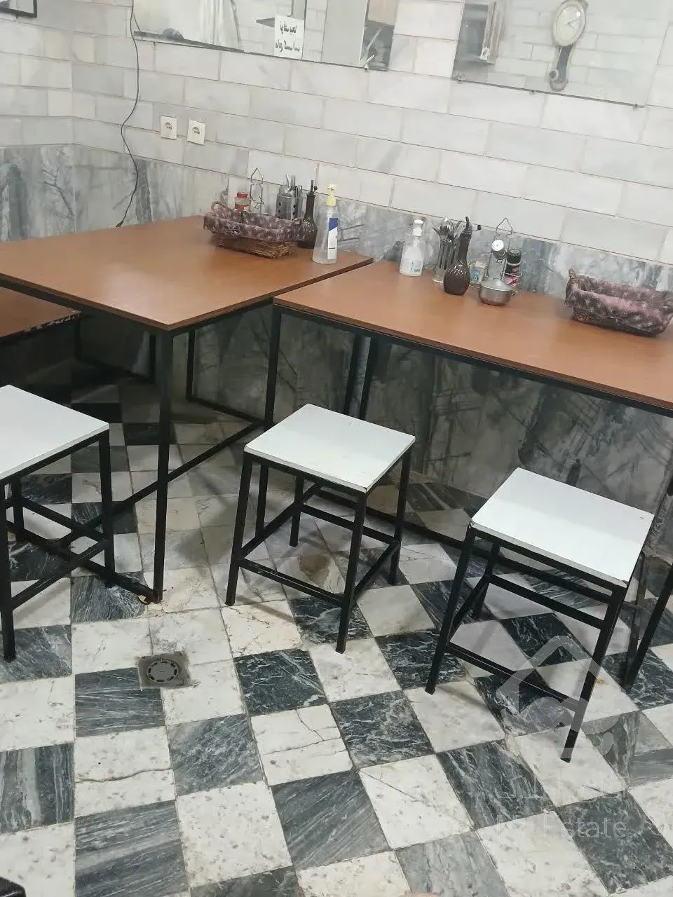 مغازه طباخی در خیابان اصلی