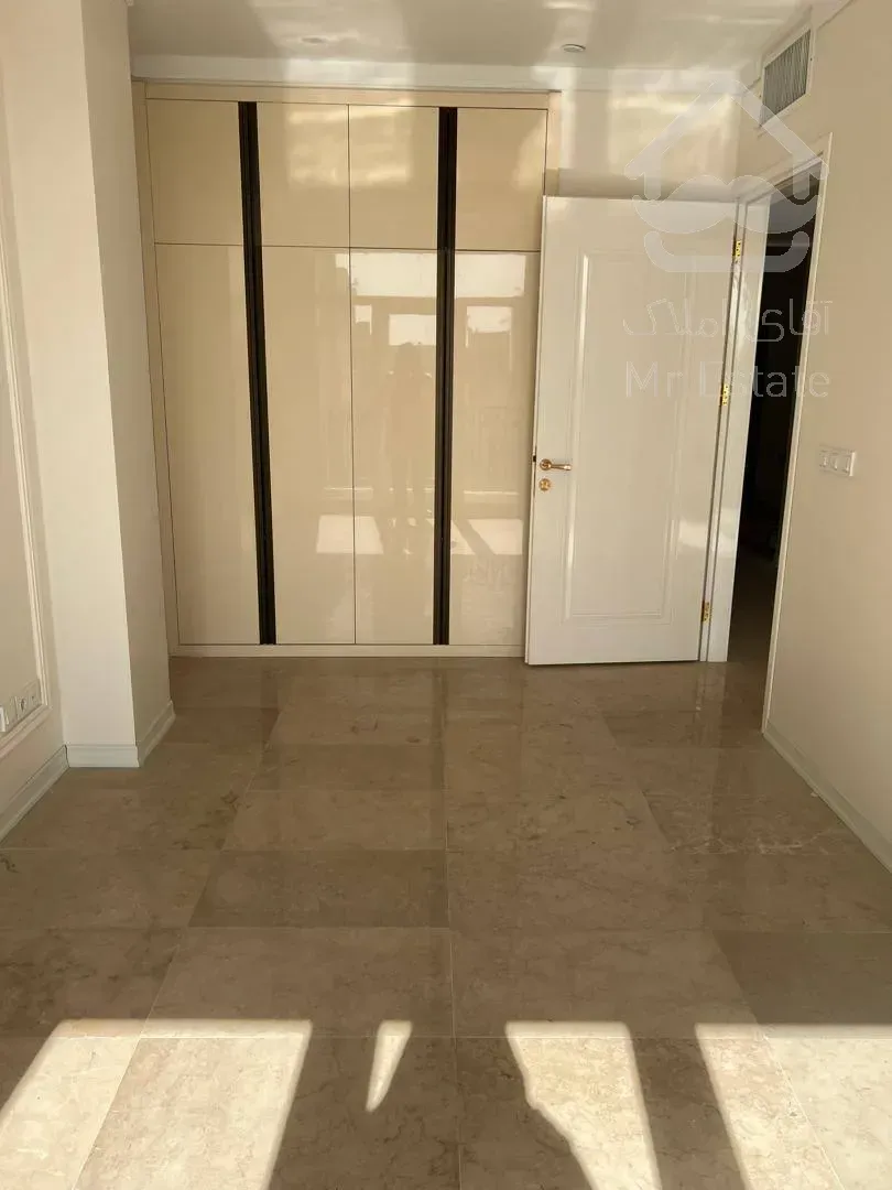 ۱۲۰ متر فول امکانات رو به آفتاب در بلوار فردوس