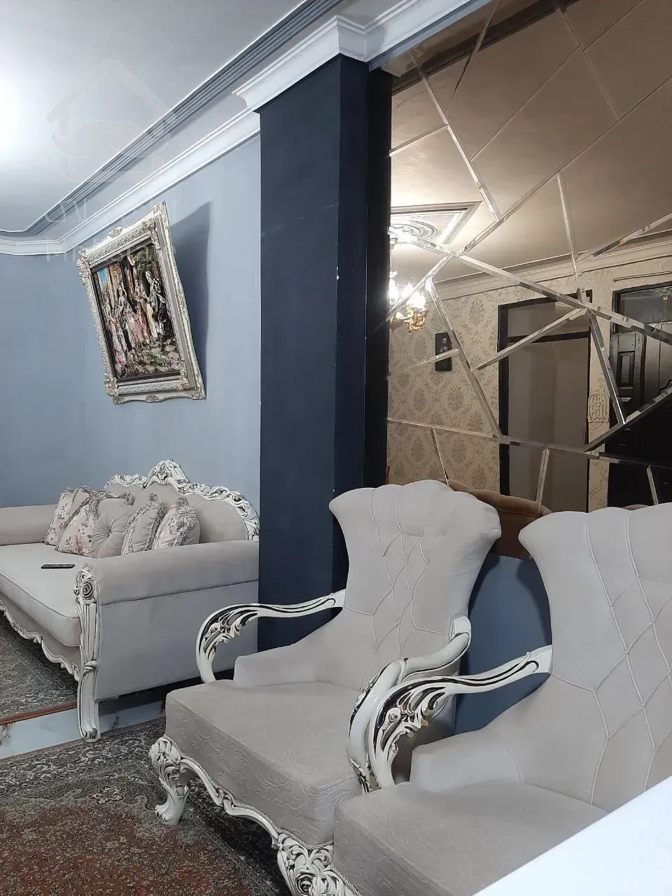 ساختمان آپارتمانی سه طبقه سه راه ایثار