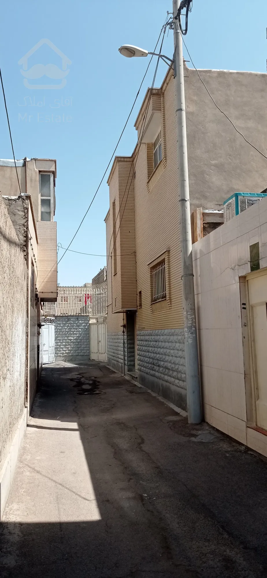 مسکونی دو طبقه 198 متری، حیاط دار