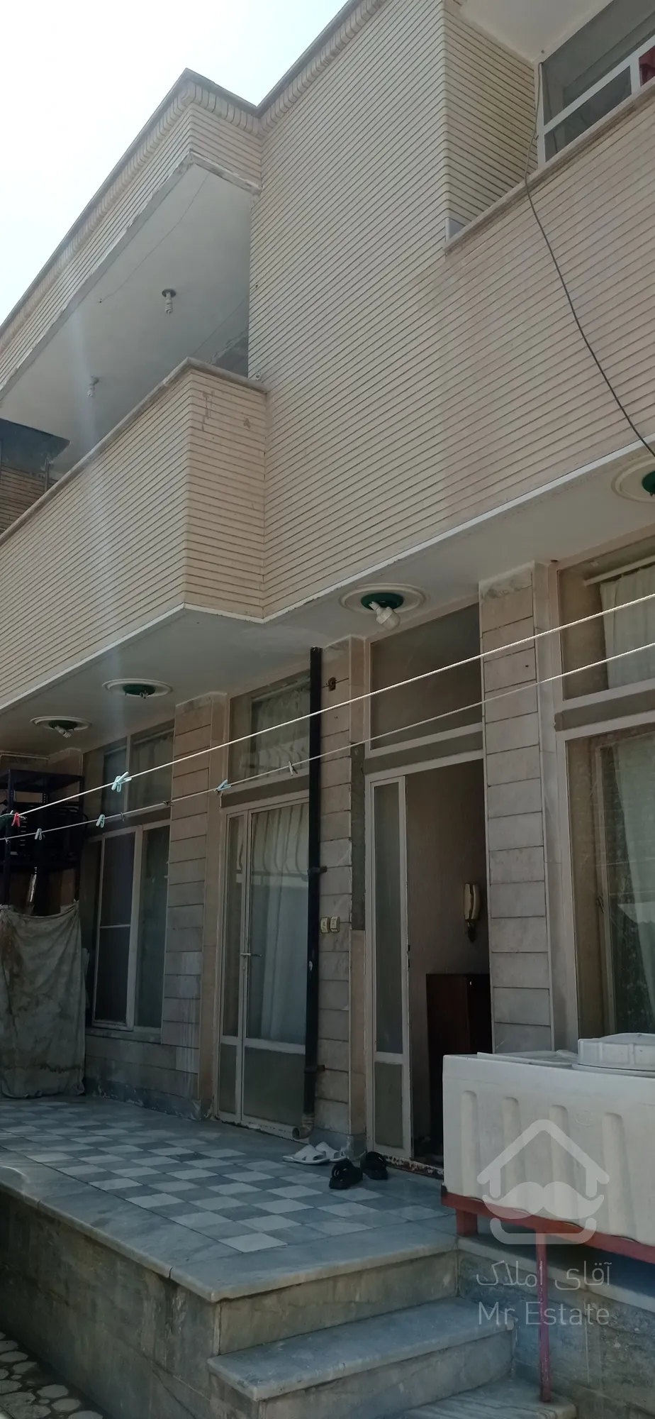 مسکونی دو طبقه 198 متری، حیاط دار