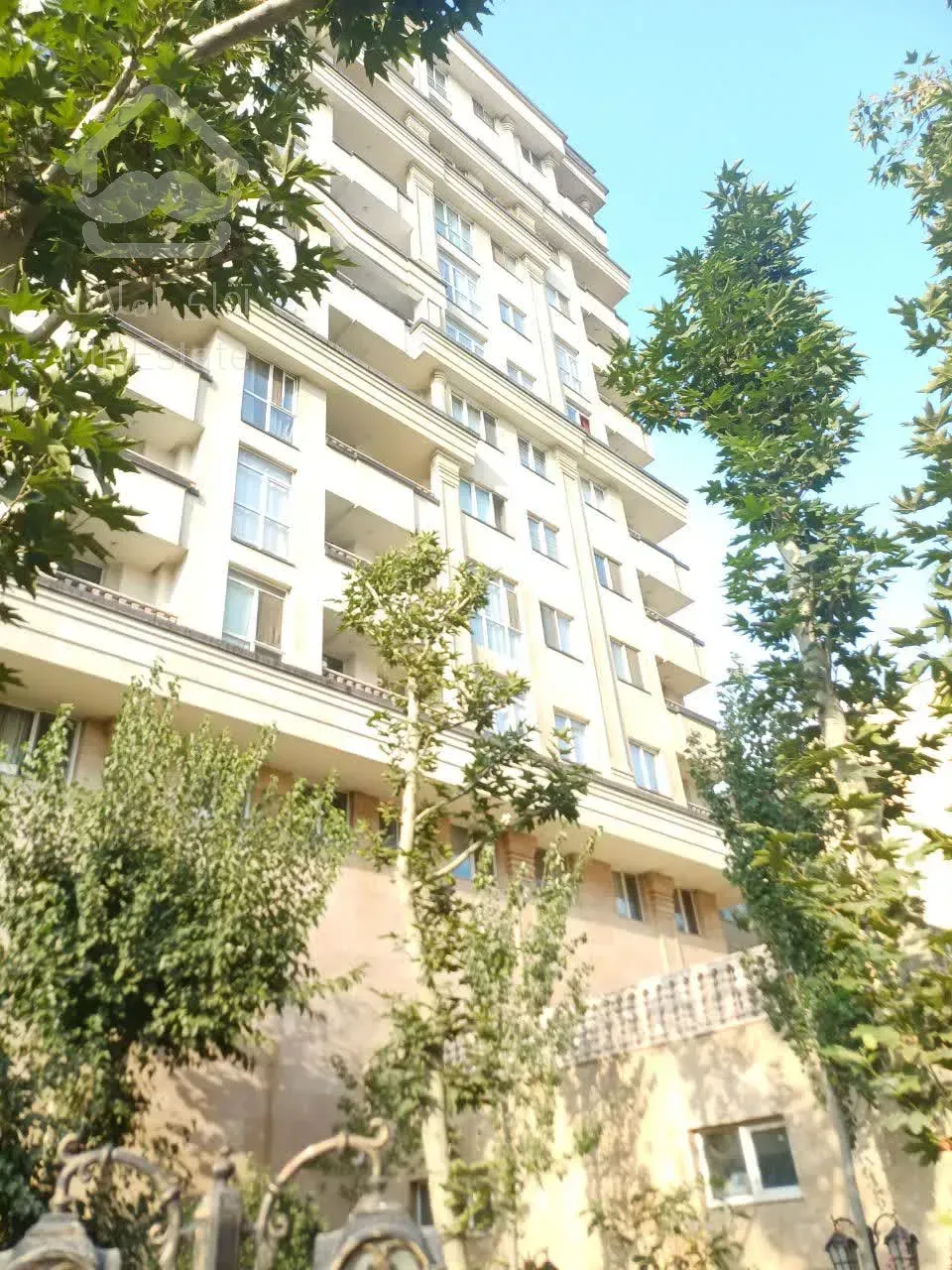 برج باغ ازگل