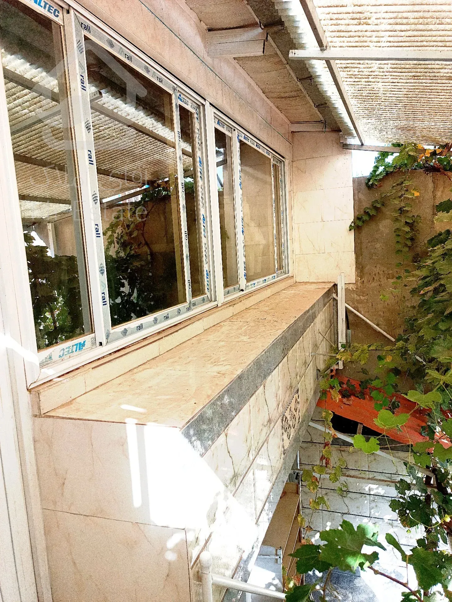 خانه دلباز نزدیک حرم سه طبقه کامل