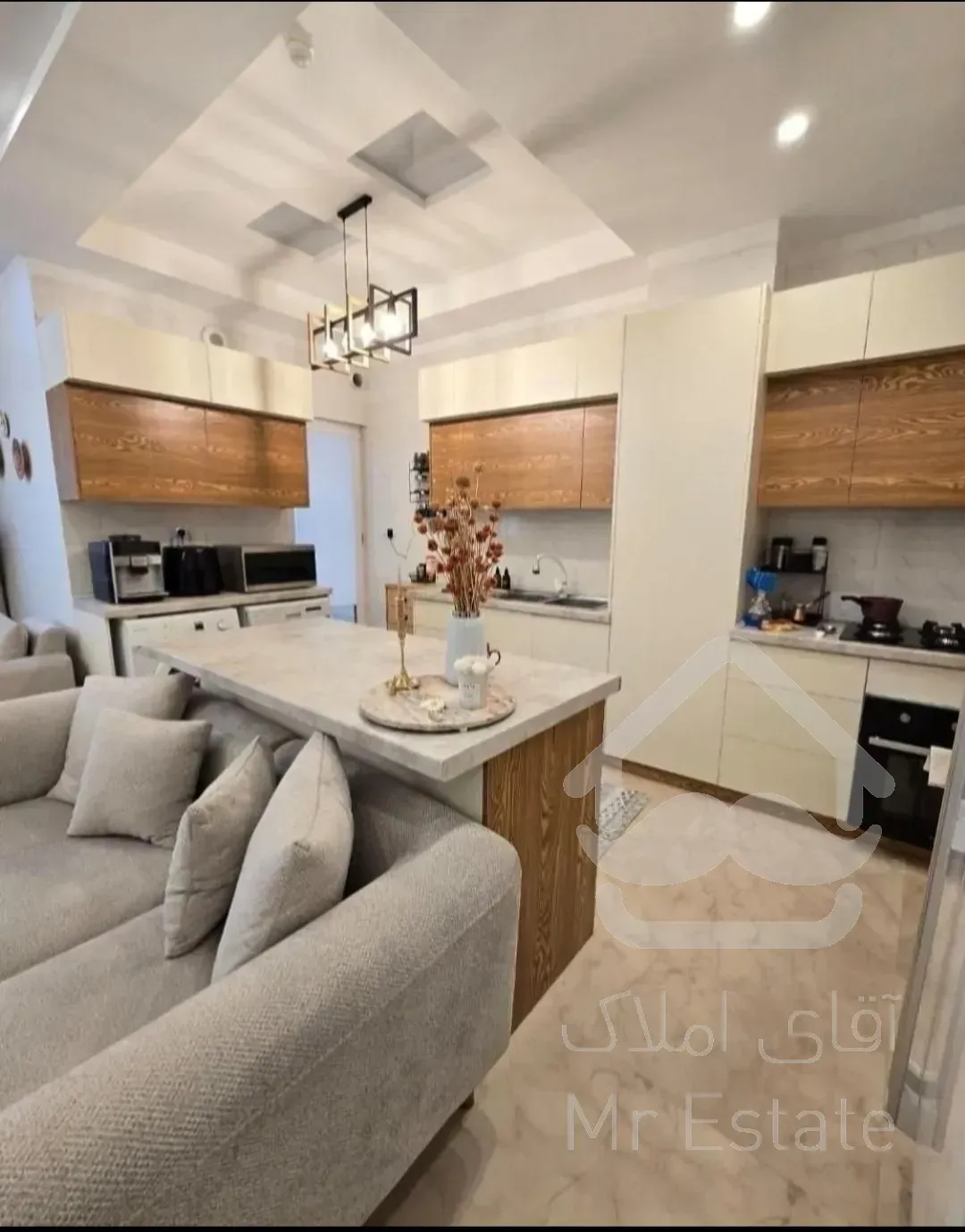 ۹۰ متری، ورزی شمالی،سالن پرده خور