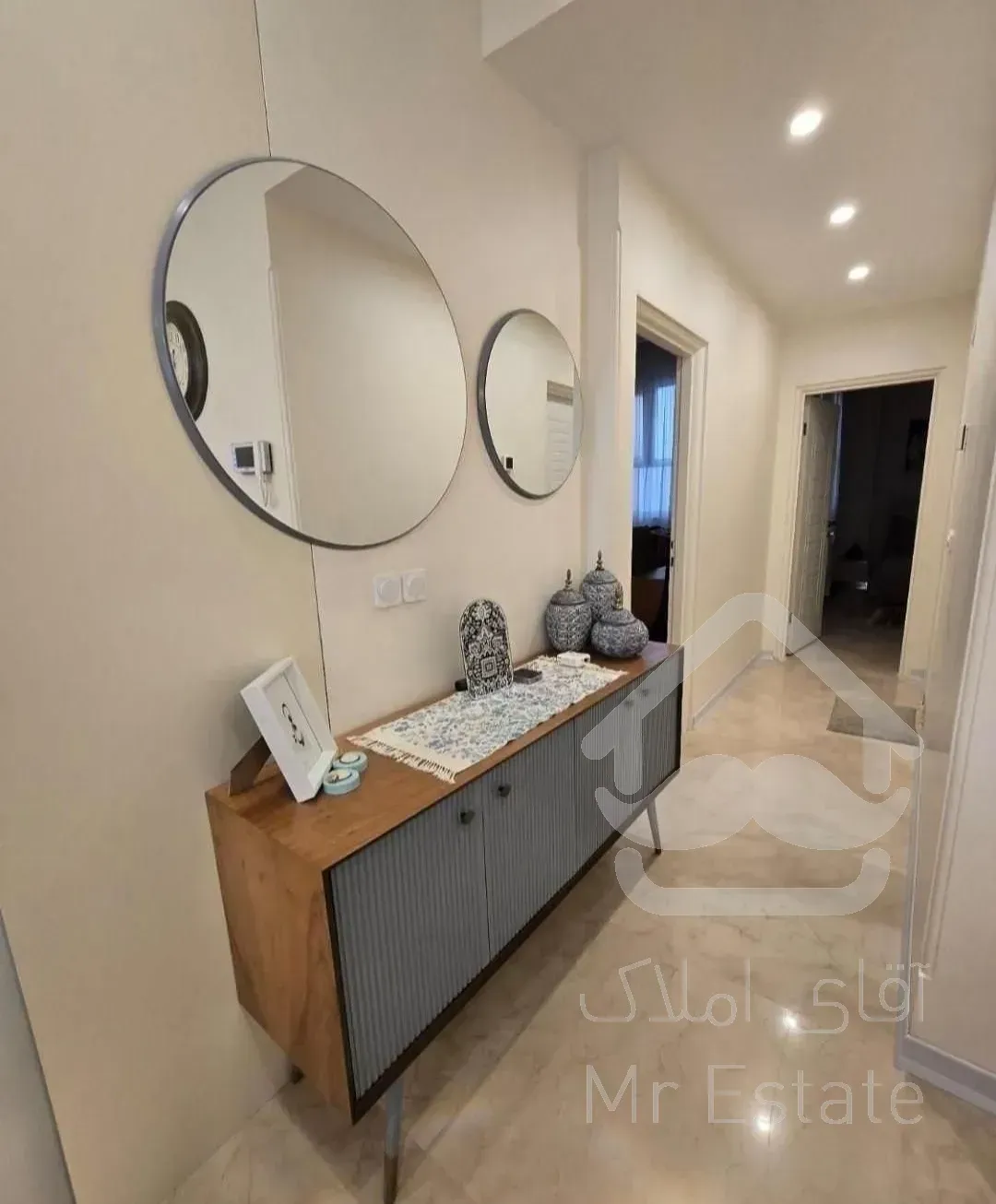 ۹۰ متری، ورزی شمالی،سالن پرده خور