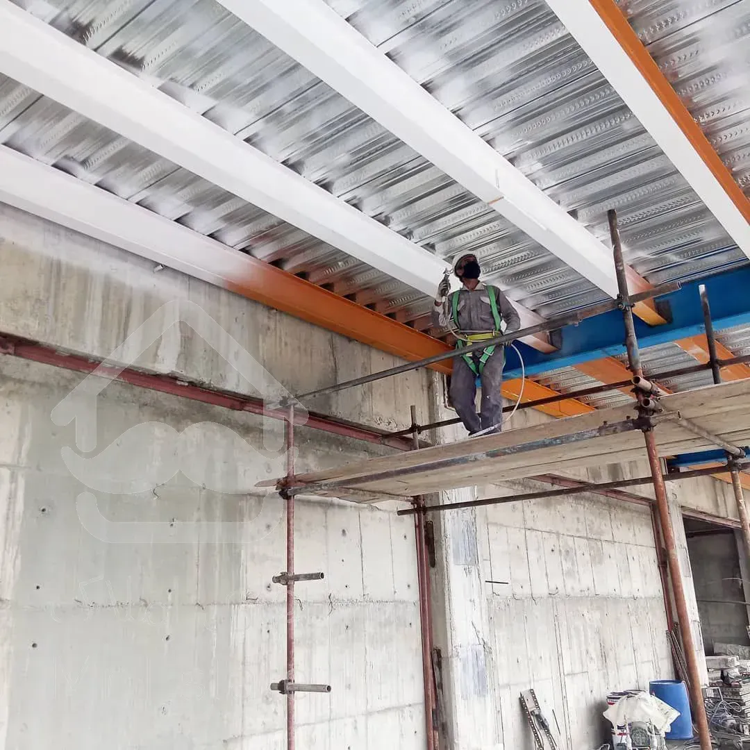 اجرای پوشش ضد حریق اسکلت فلزی شرکت بنیان عمران اکسون