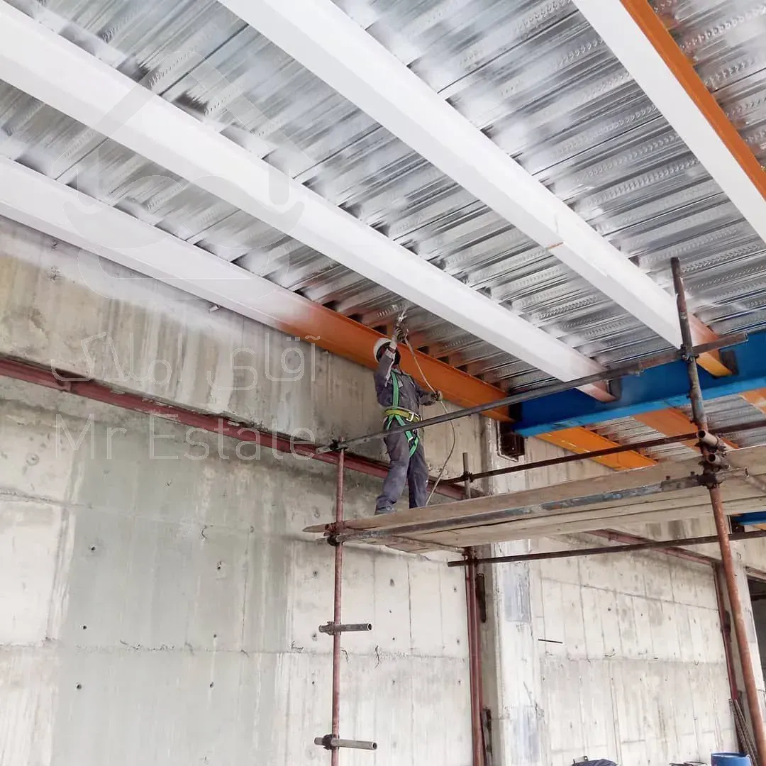 اجرای پوشش ضد حریق اسکلت فلزی شرکت بنیان عمران اکسون