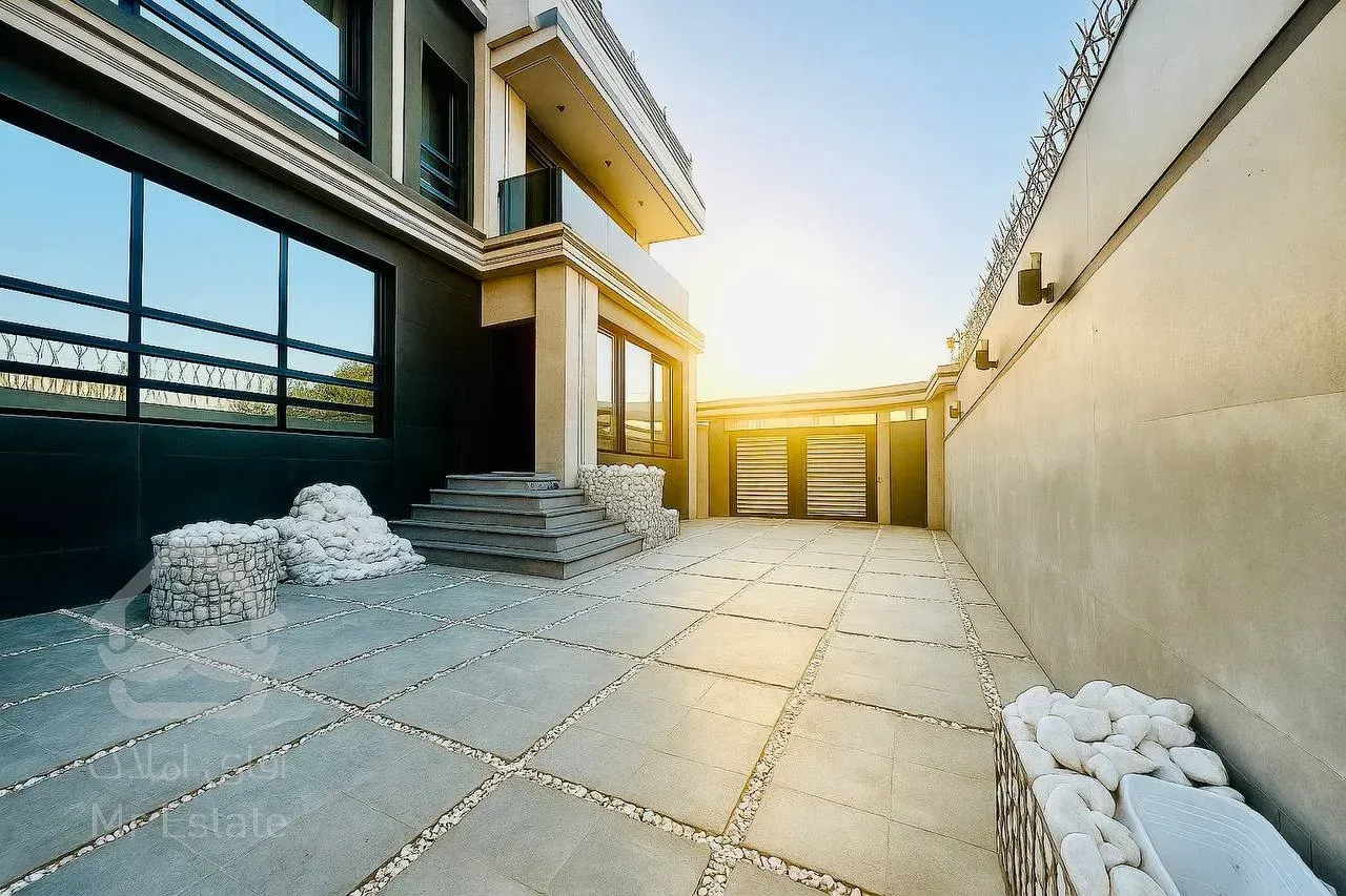 فروش ویلای فول امکانات ۱۸۰ متری استخردار در بندرانزلی