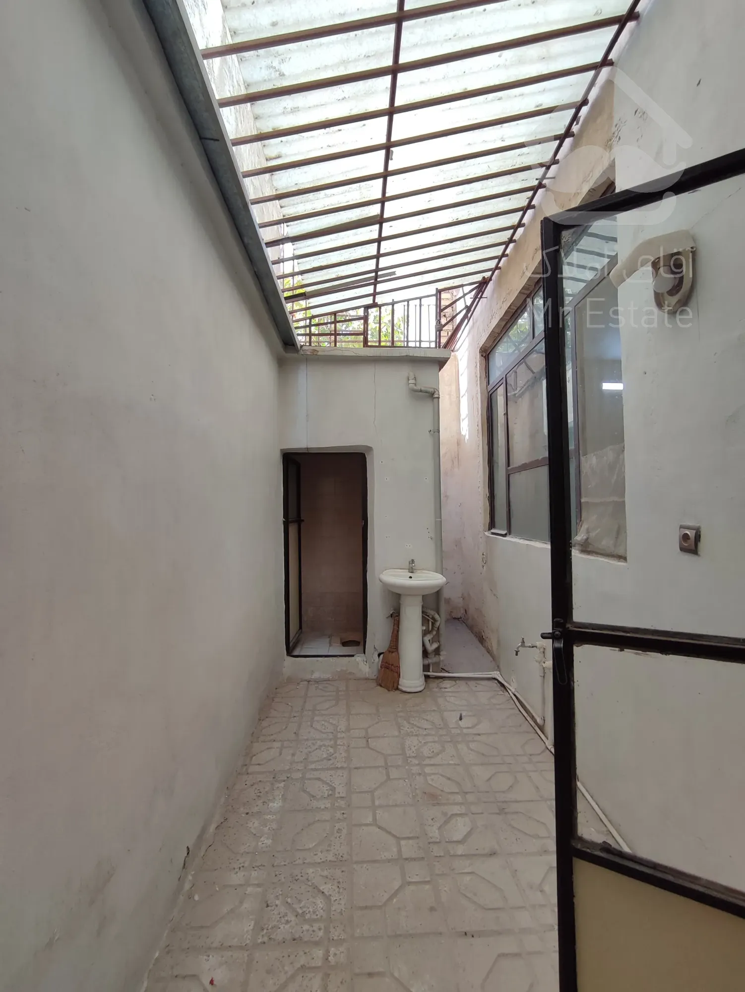 فروش واحد بینظیر در بهترین موقعیت مکانی و رفاهی