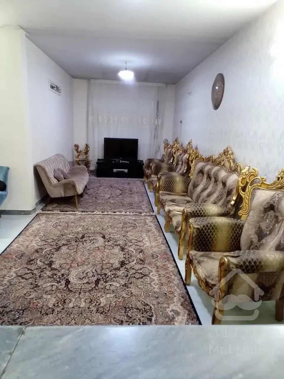 فروش یک باب آپارتمان دو طبقه و یک پیلوت واقع در 22بهمن شمالی پلاک36