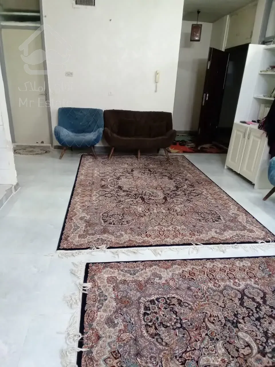 فروش یک باب آپارتمان دو طبقه و یک پیلوت واقع در 22بهمن شمالی پلاک36