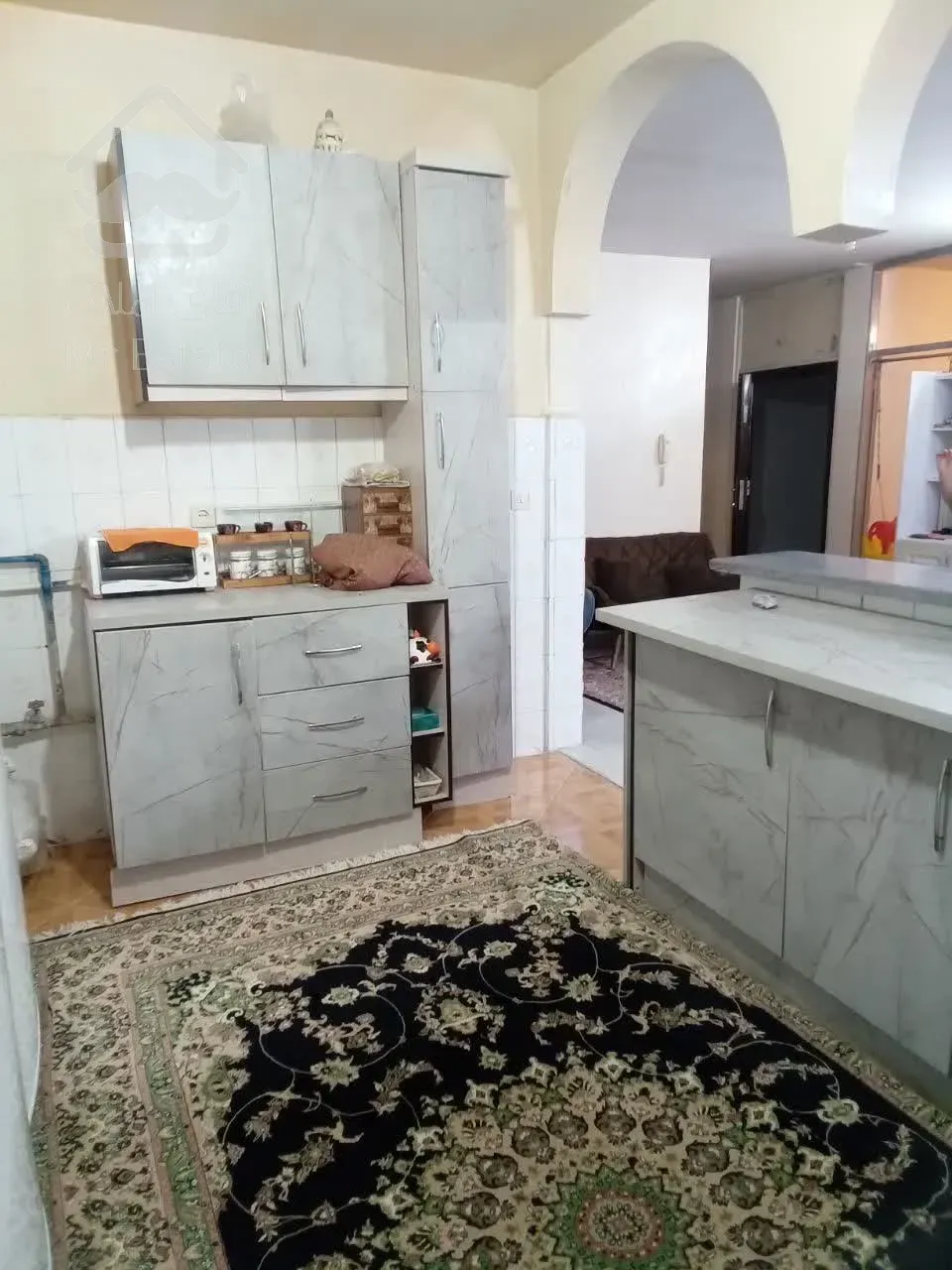 فروش یک باب آپارتمان دو طبقه و یک پیلوت واقع در 22بهمن شمالی پلاک36