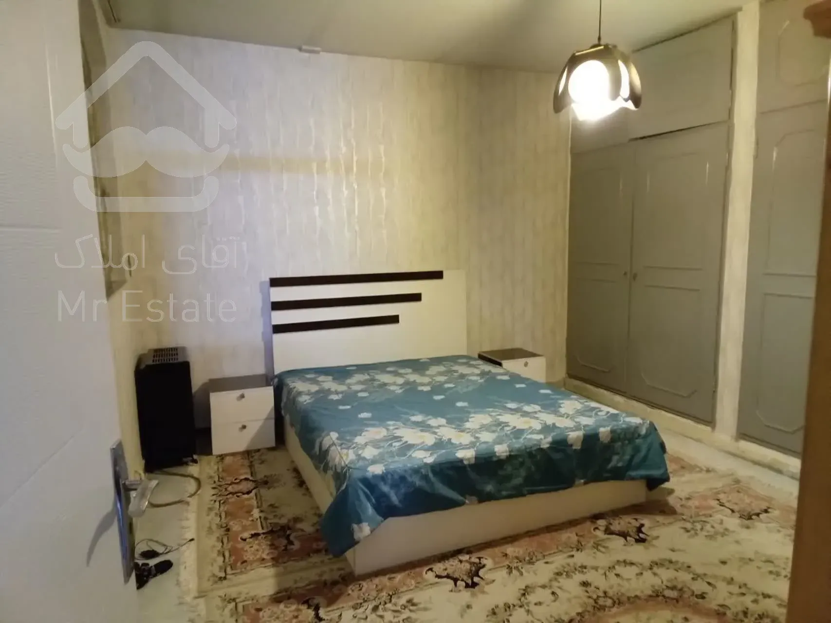 فروش یک باب آپارتمان دو طبقه و یک پیلوت واقع در 22بهمن شمالی پلاک36