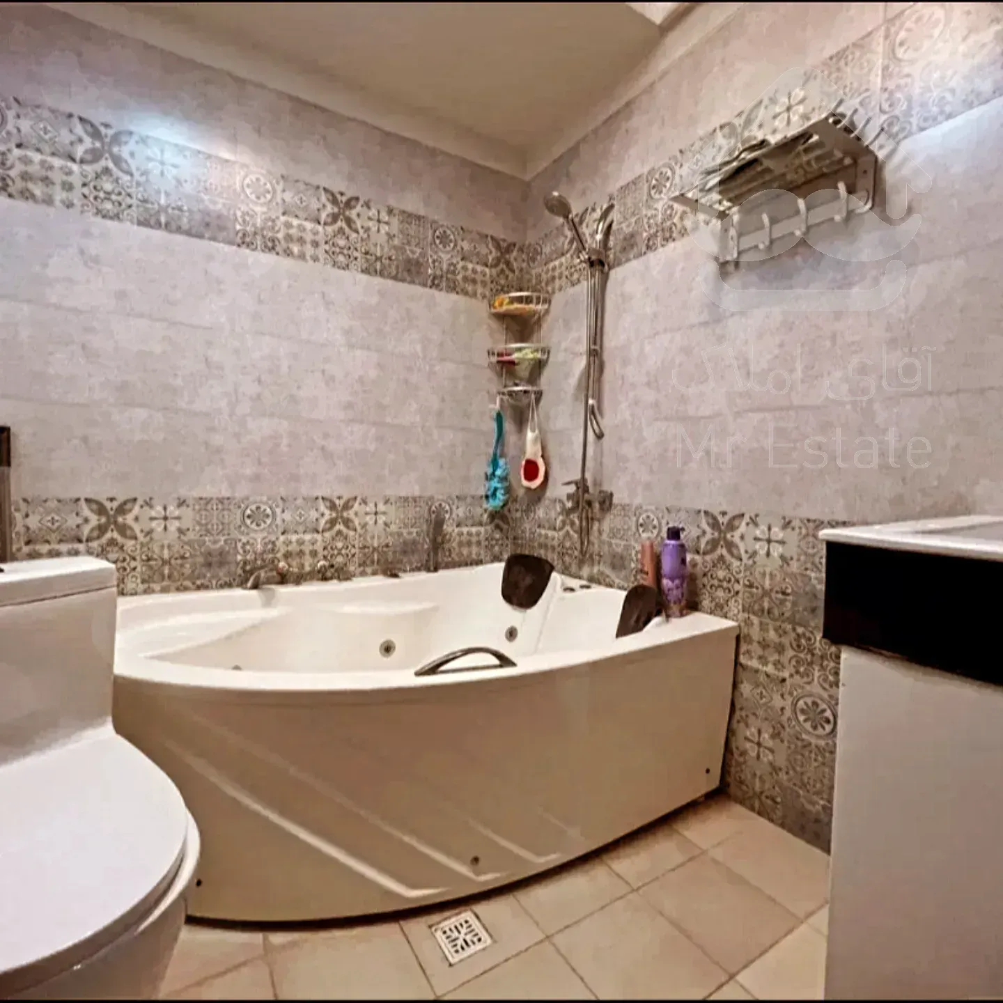 200 سه خوابه دو مستر در برج فرهیختگان