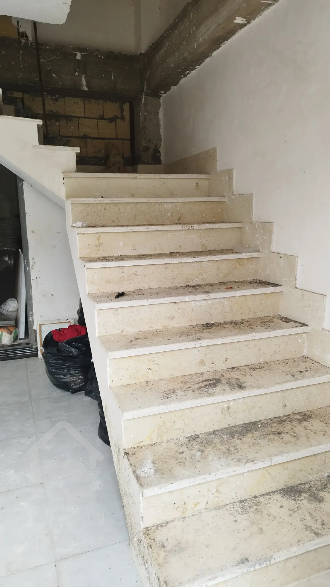 ویلایی  نیمه کاره شخصی ساز کوچصفهان