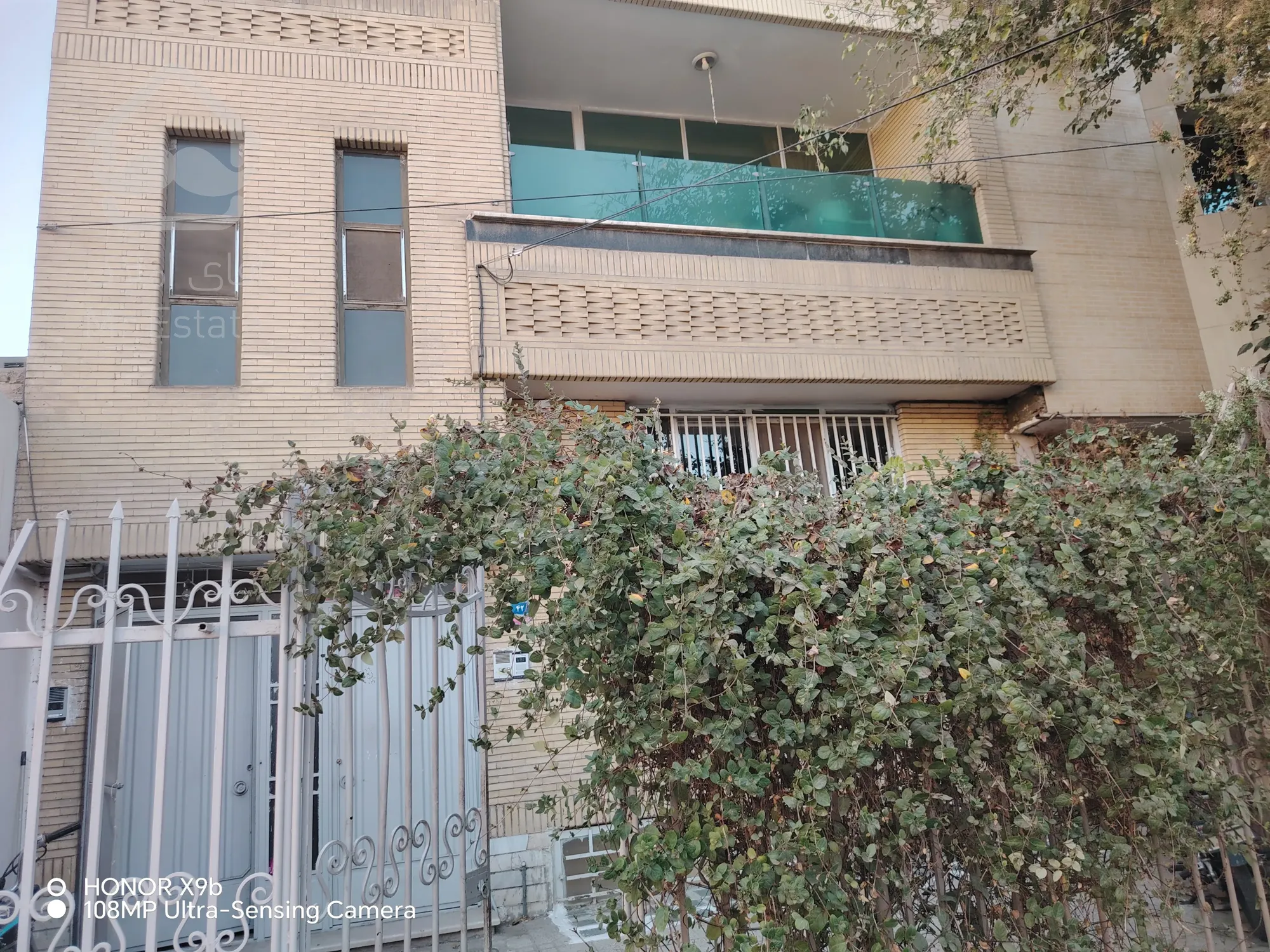 فروش یک واحد خانه ی آپارتمانی 1 از 3 واحد