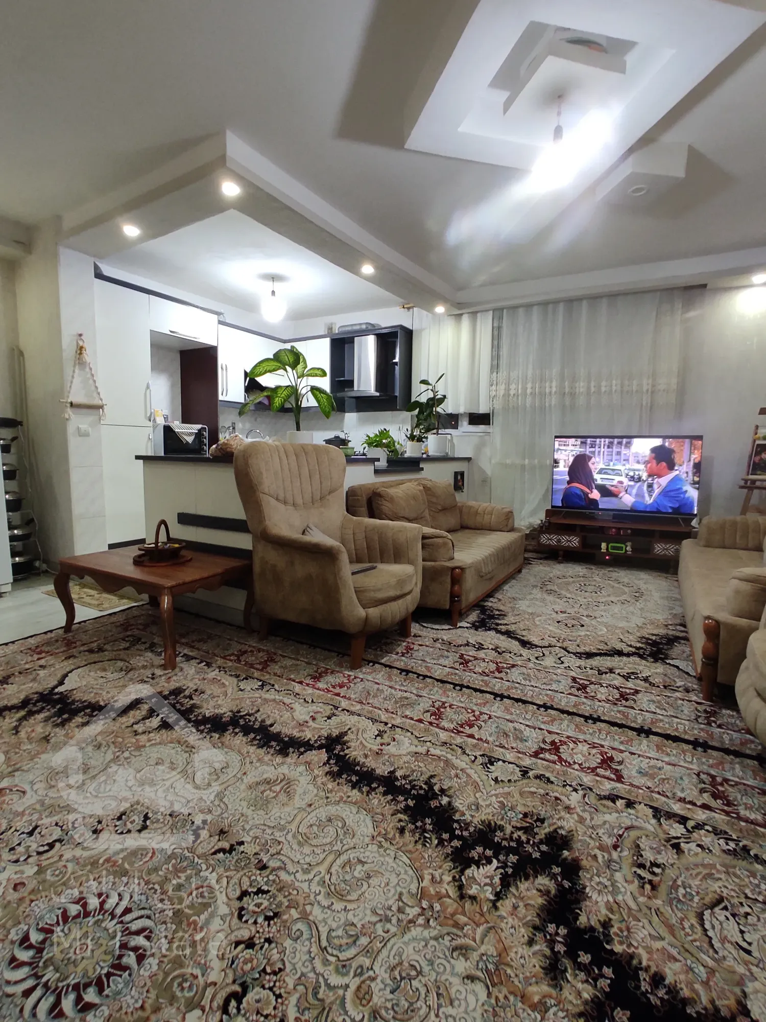 آپارتمان ۸۱ متر صنعتی ساز مدیران / بر بلوار صراط