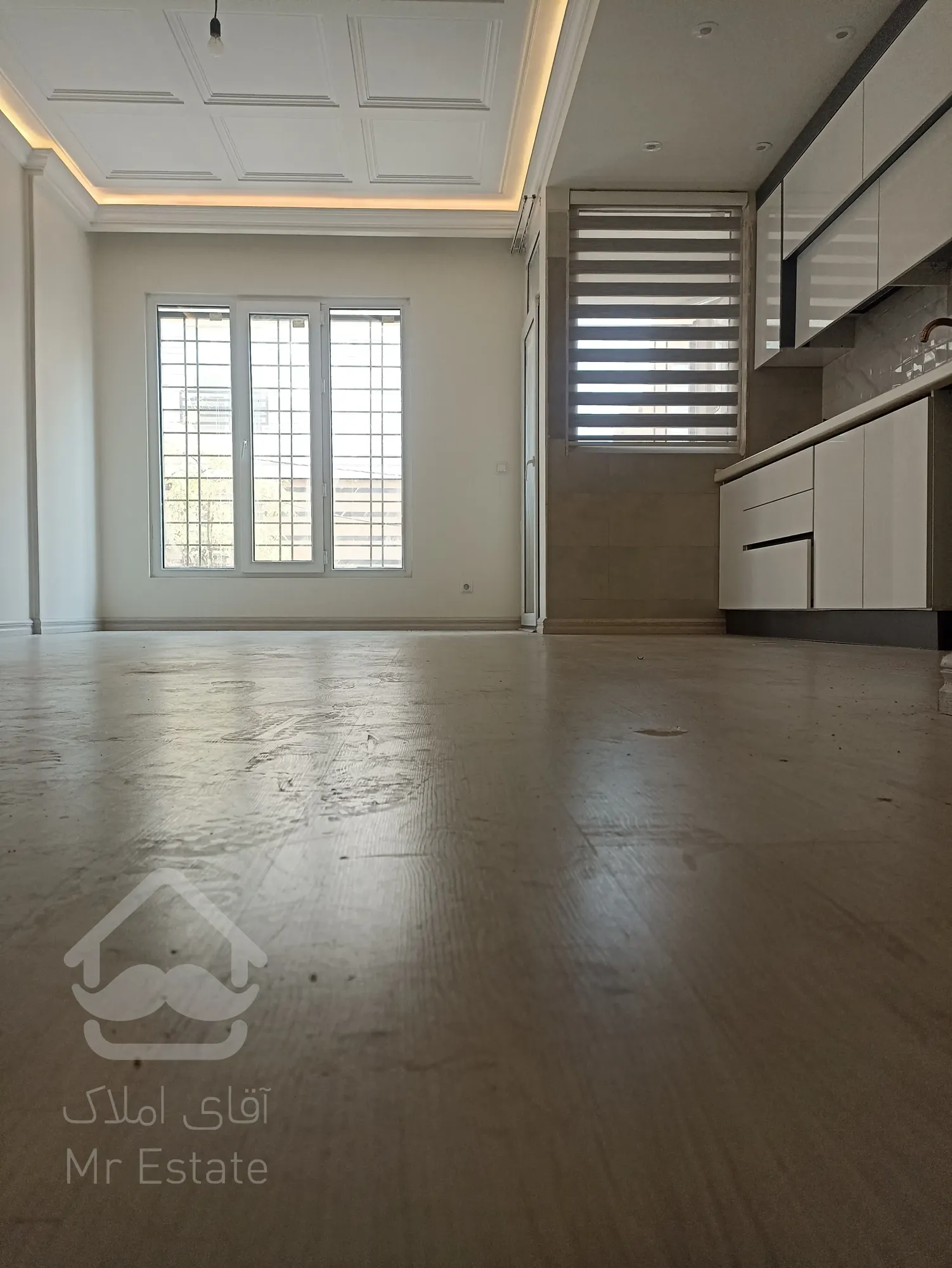 یونیک ۴۷متر luxe نارمک/طلا