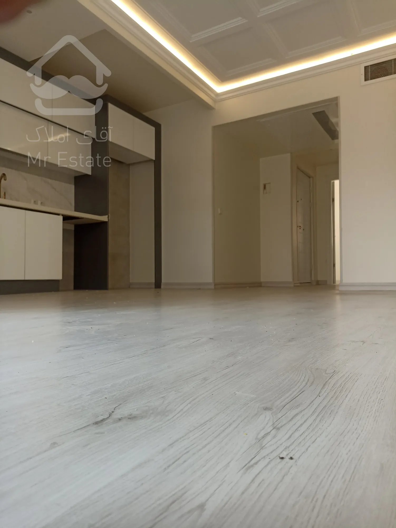 یونیک ۴۷متر luxe نارمک/طلا