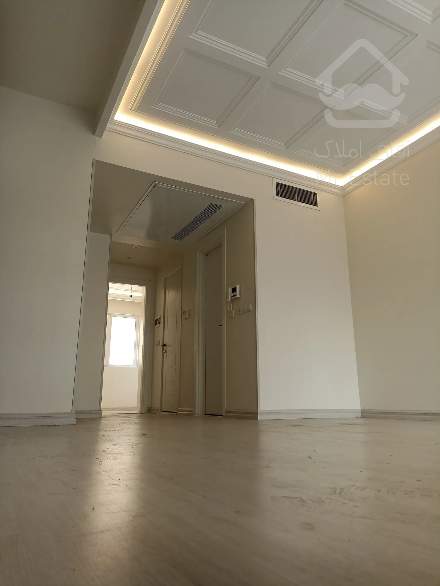 یونیک ۴۷متر luxe نارمک/طلا