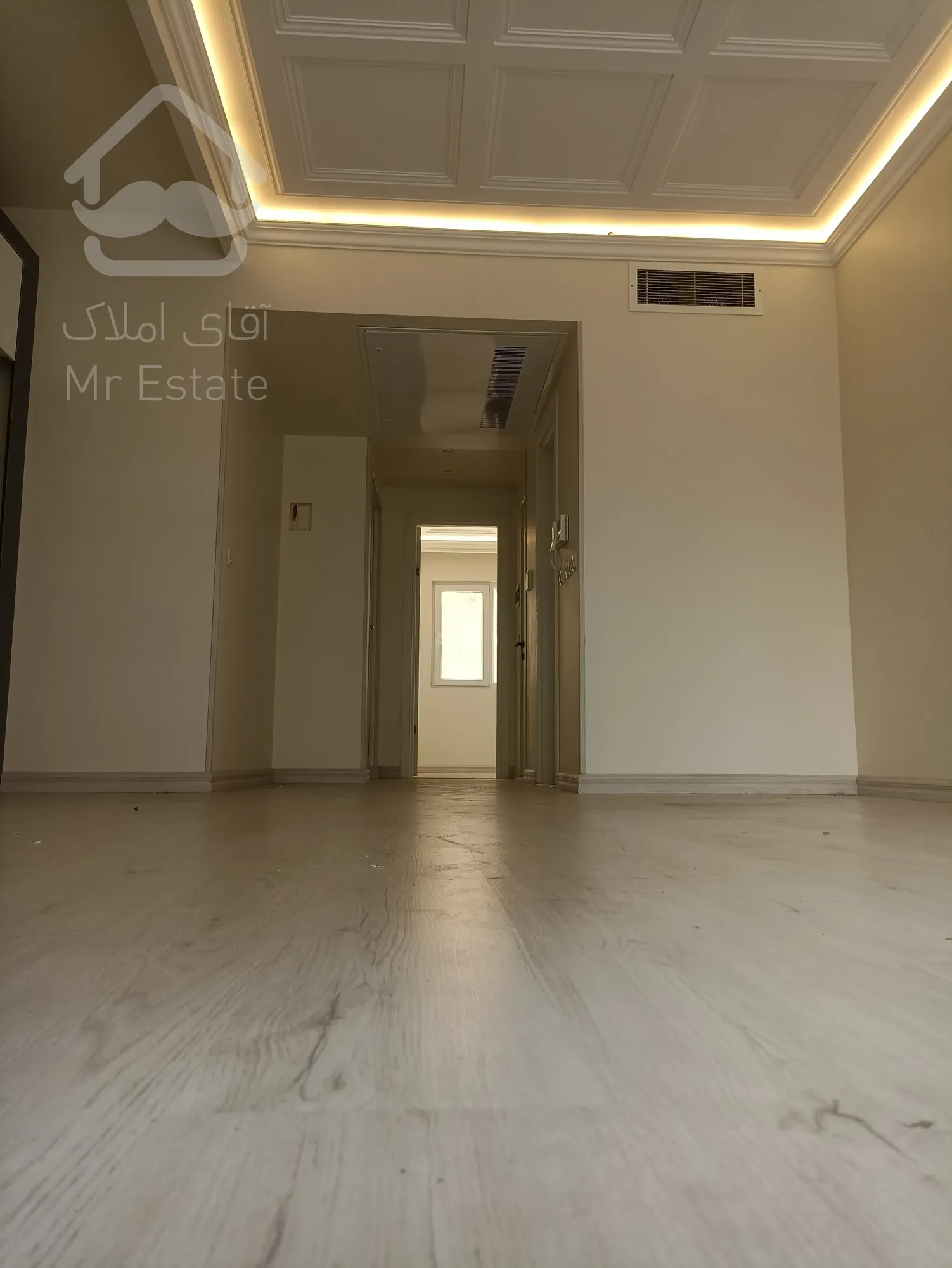 یونیک ۴۷متر luxe نارمک/طلا