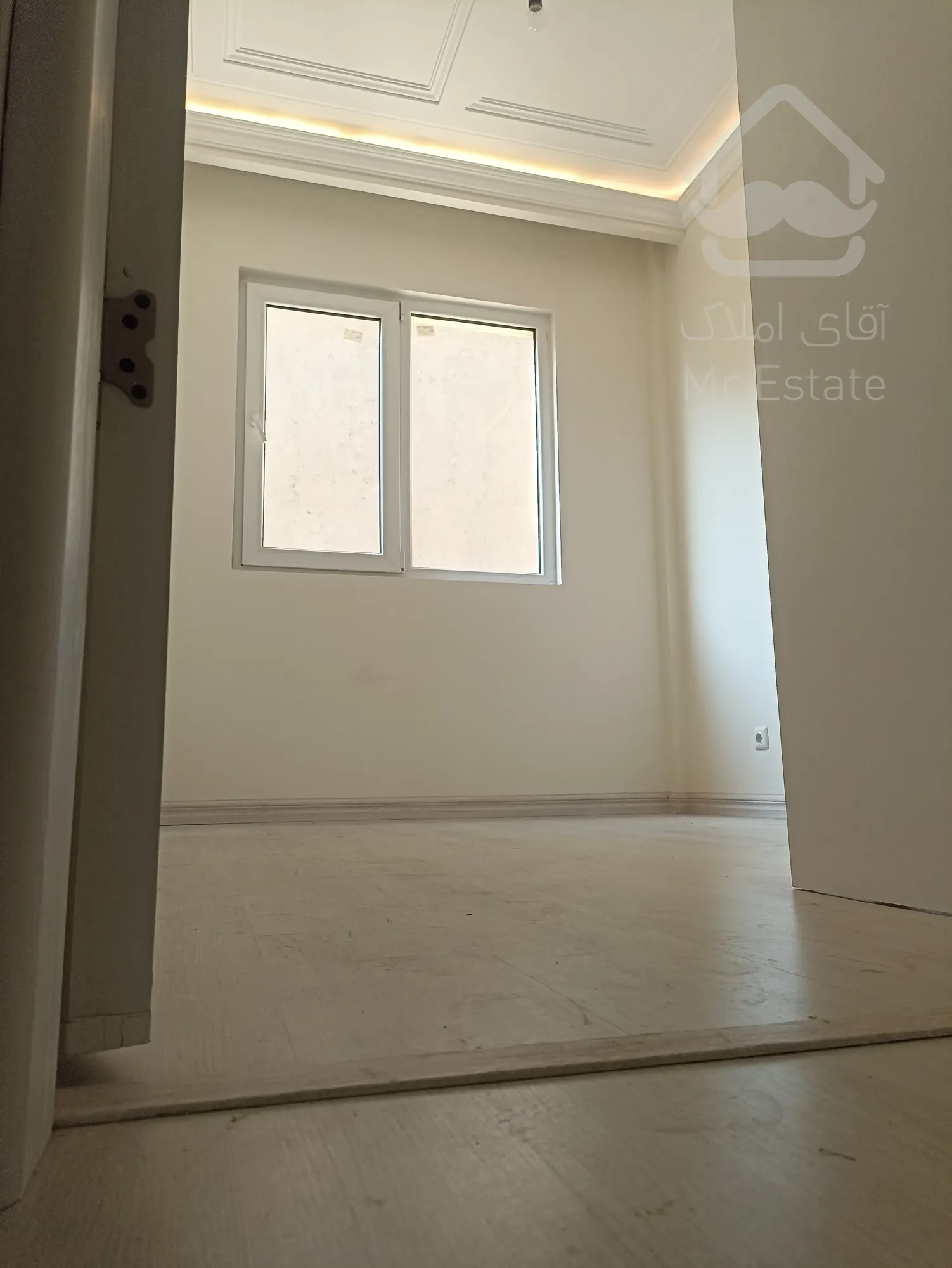 یونیک ۴۷متر luxe نارمک/طلا