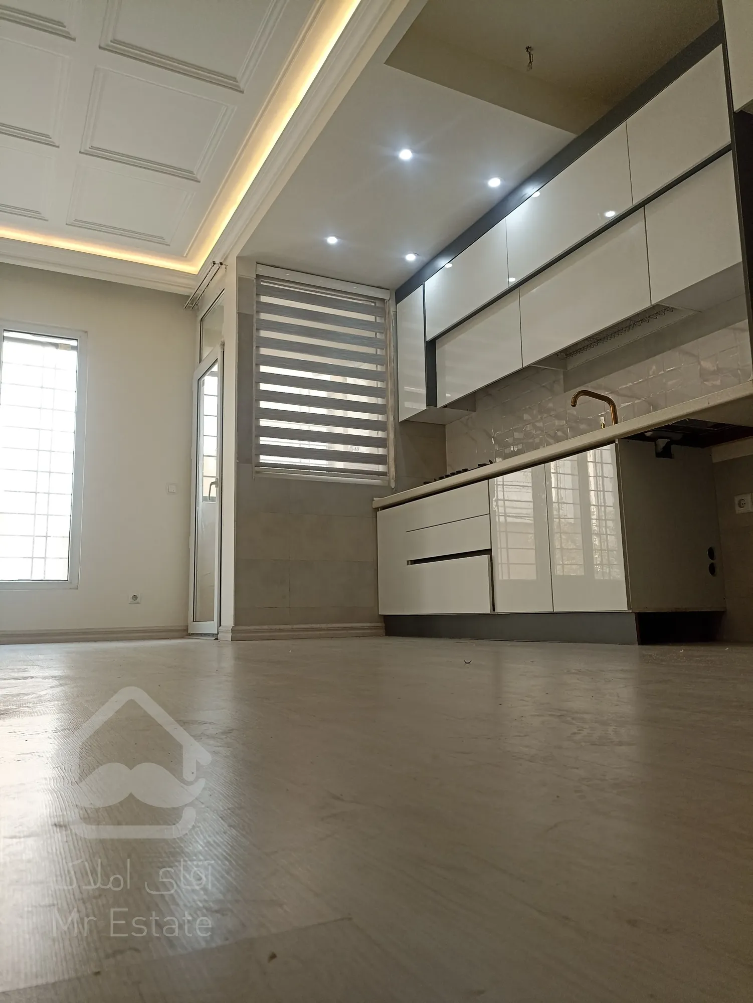 یونیک ۴۷متر luxe نارمک/طلا