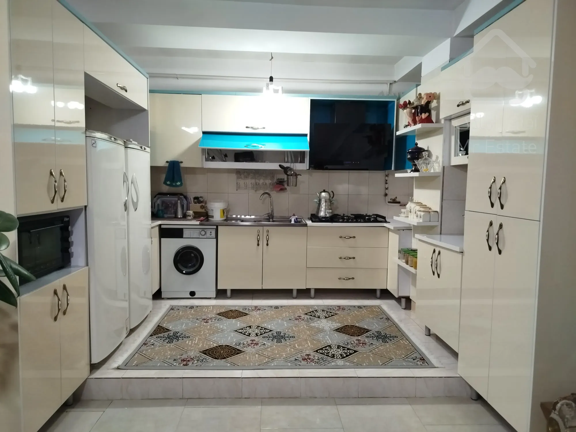 110متر پنت هاوس با 50 متر حیاط اختصاصی در فاز 7