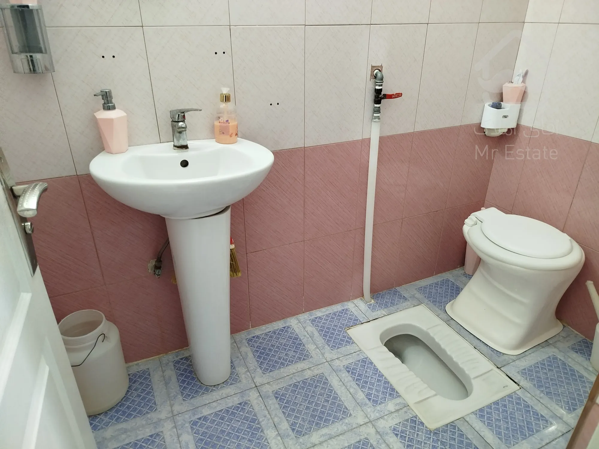 110متر پنت هاوس با 50 متر حیاط اختصاصی در فاز 7