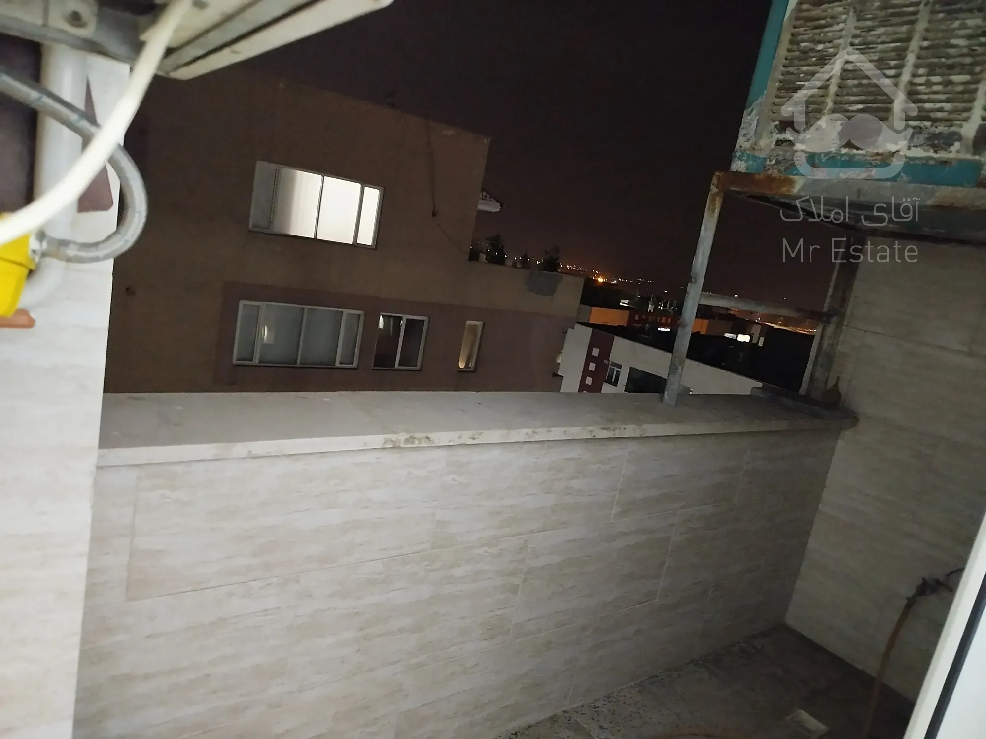 110متر پنت هاوس با 50 متر حیاط اختصاصی در فاز 7