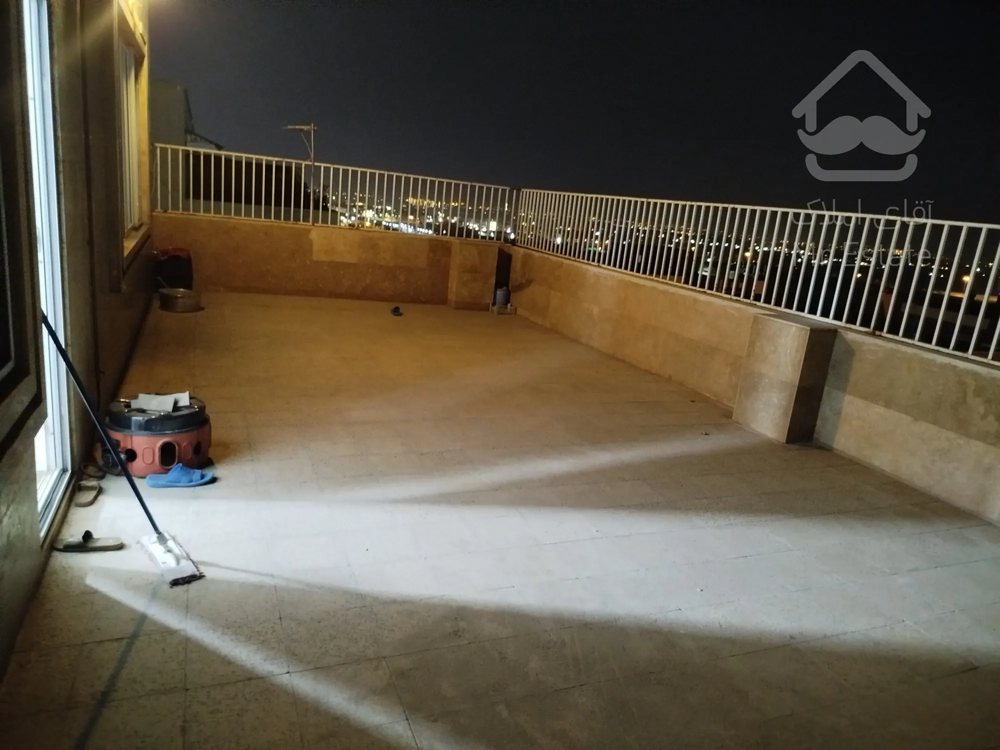 110متر پنت هاوس با 50 متر حیاط اختصاصی در فاز 7