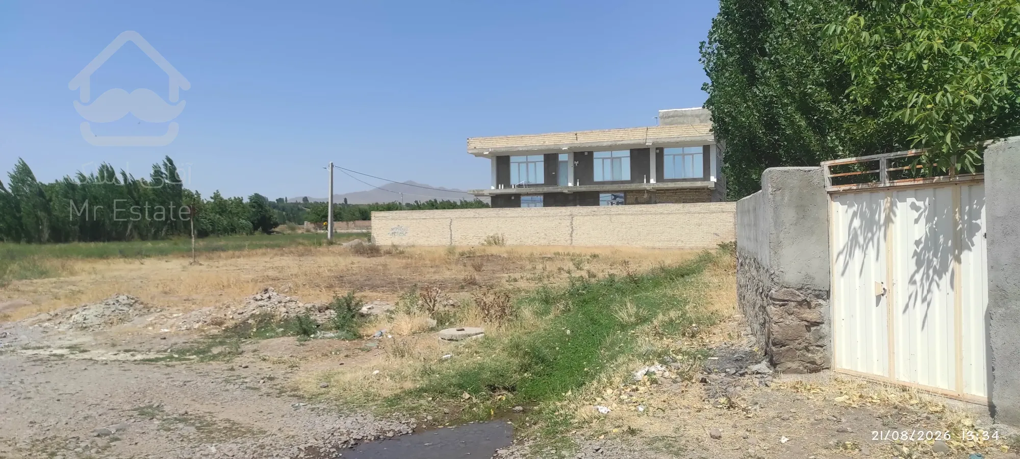 زمین در سراب