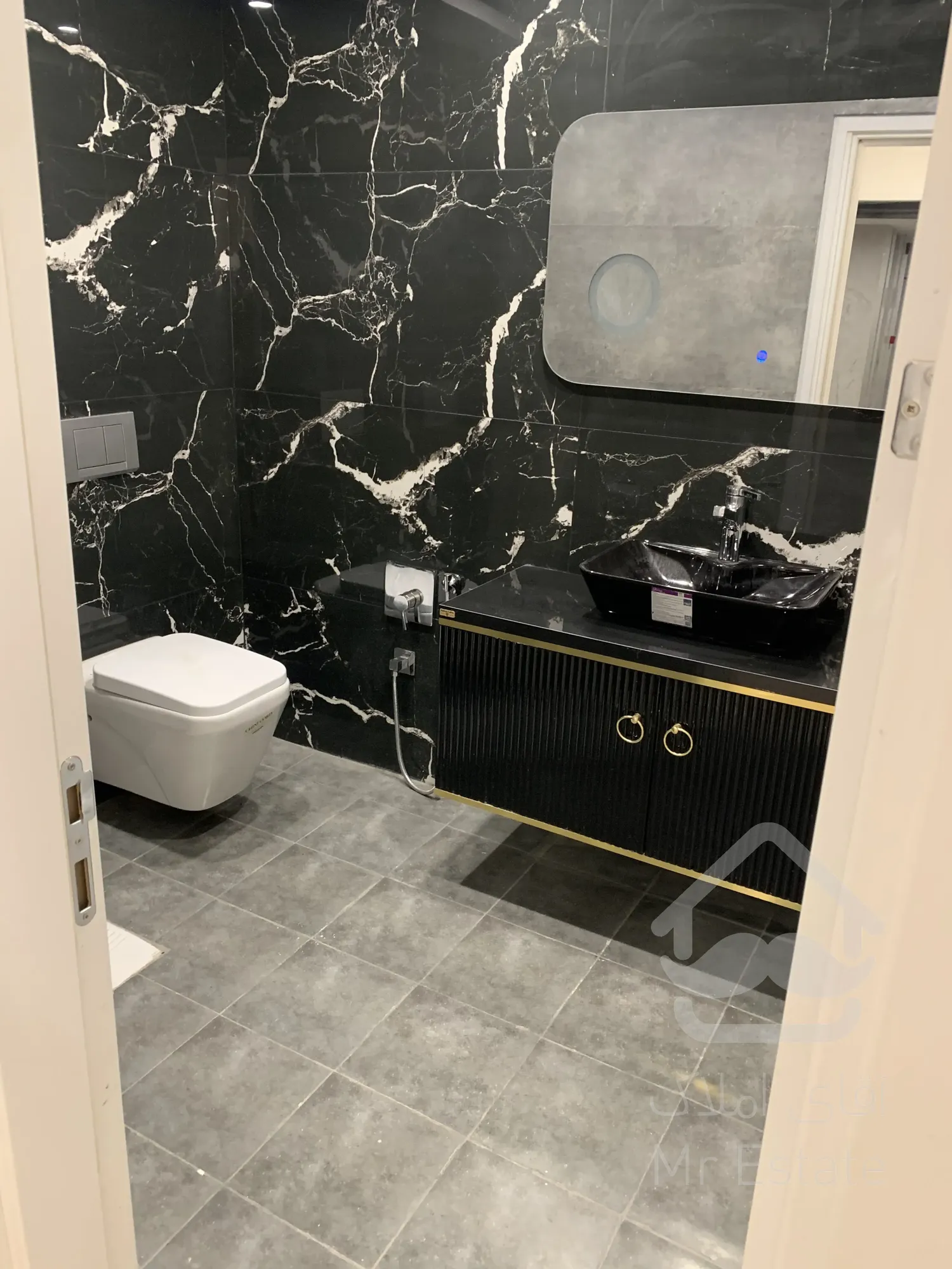 پیش فروش واحد 121 متری دو خواب در رونیکا پالاس دردشت با شرایط پرداخت قسطی