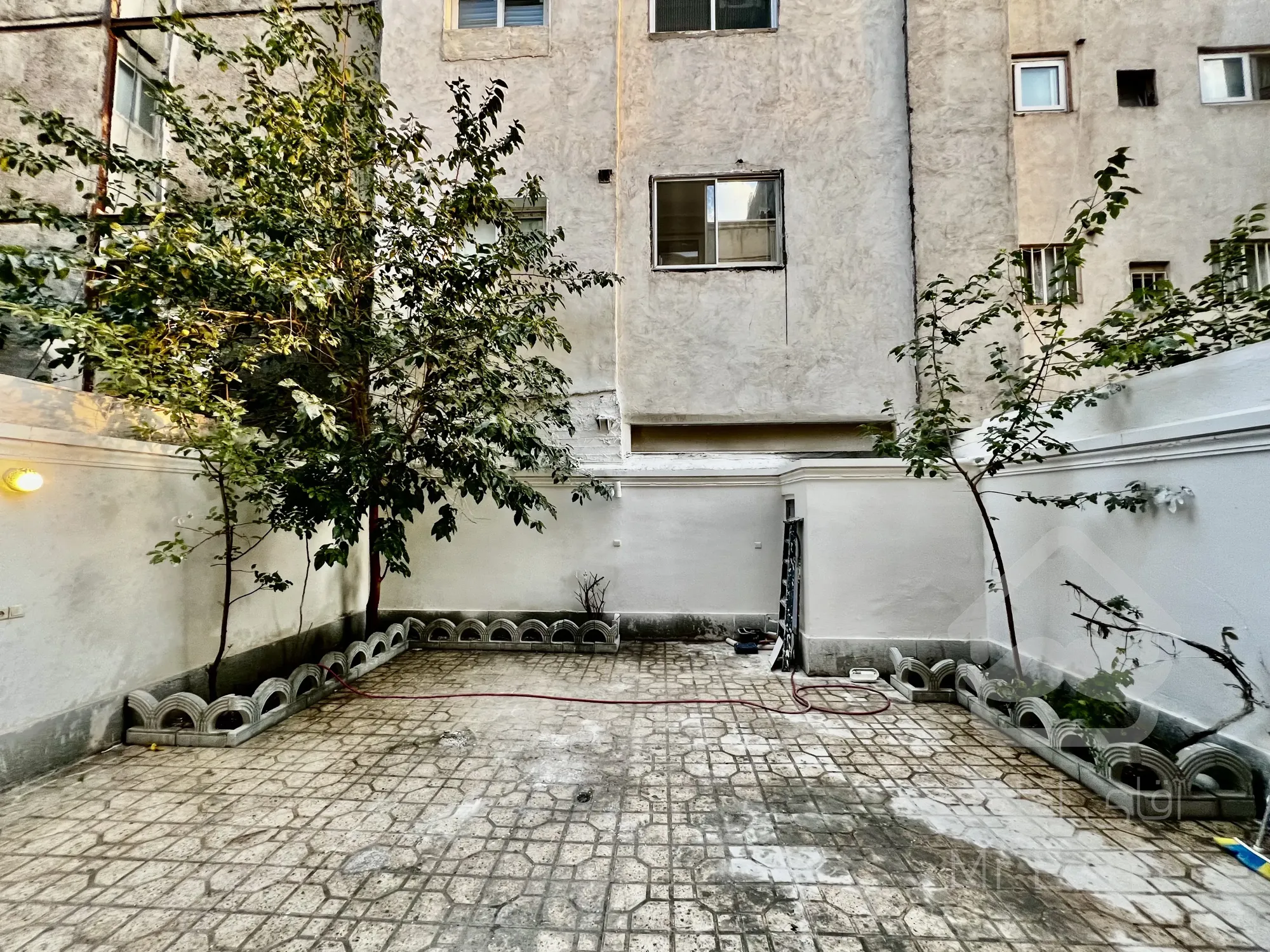 ۸۰ متر + ۱۰۰ متر حیاط اختصاصی قلب سیدرضی جای پارک جدید و مترو