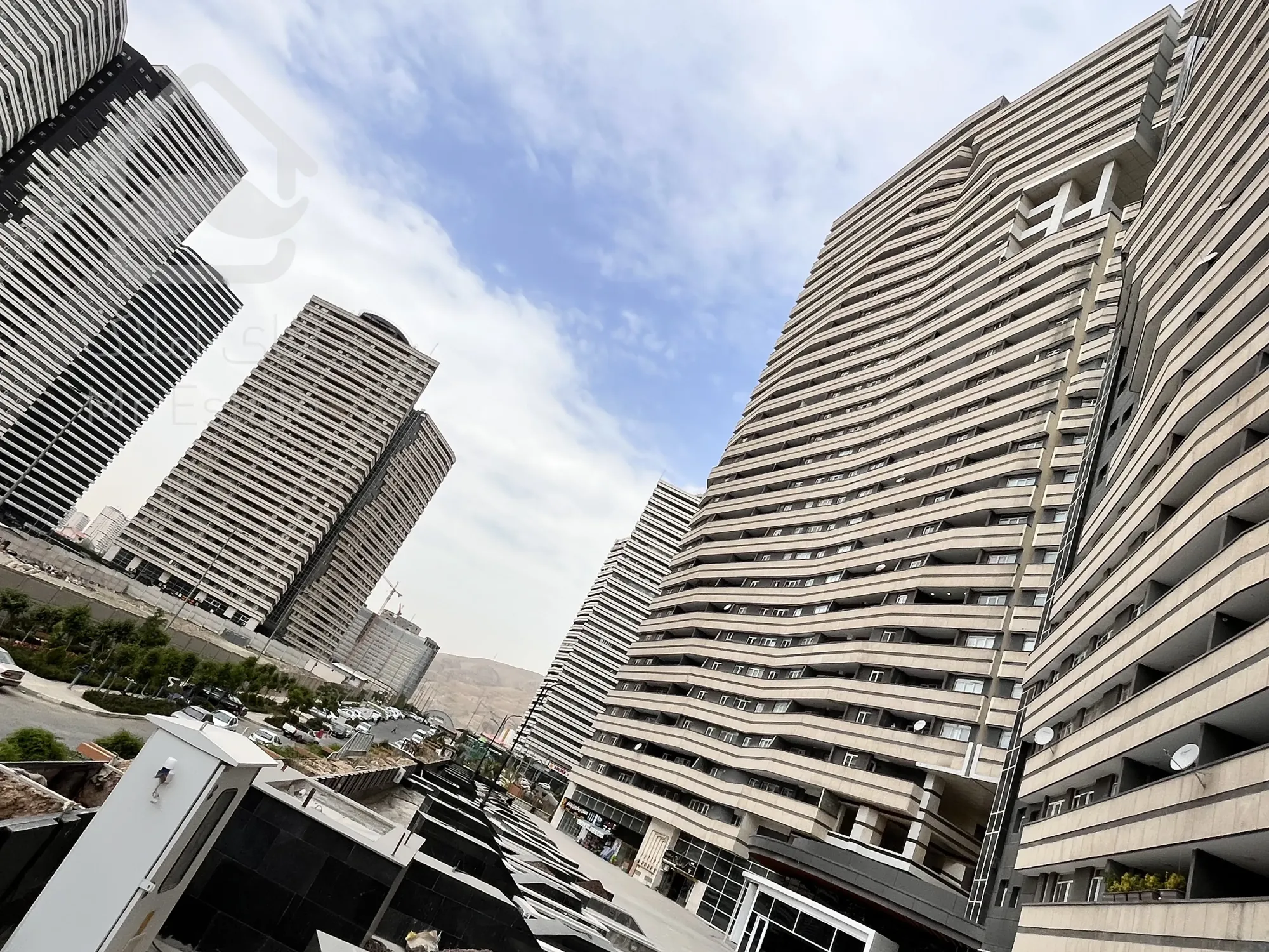 شهرک چیتگر ۱۱۰ متری طبقه ۱۸