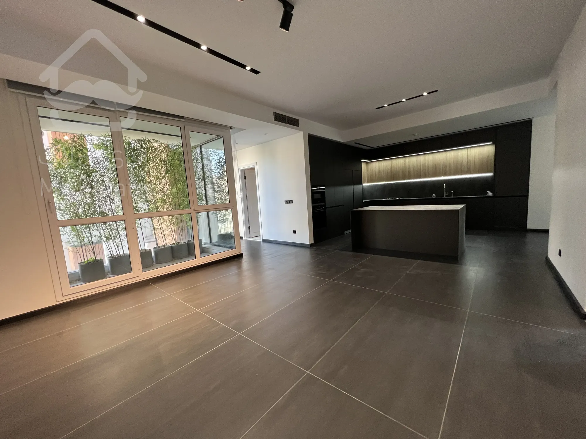 فروش آپارتمان ۱۲۰ متری نوساز ۲ خوابه نیاوران