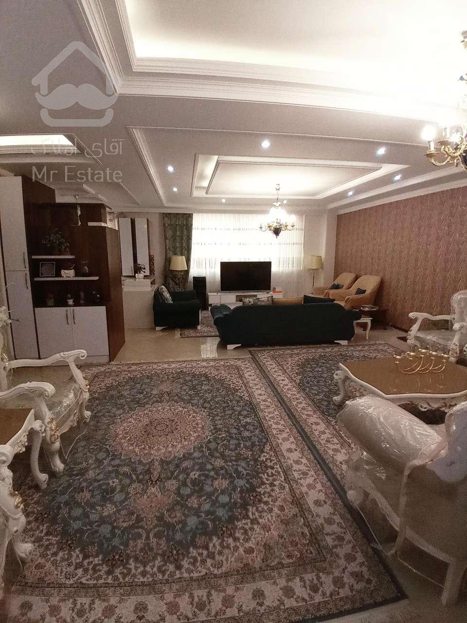 ۸۵ متر در چهار باغ غربی